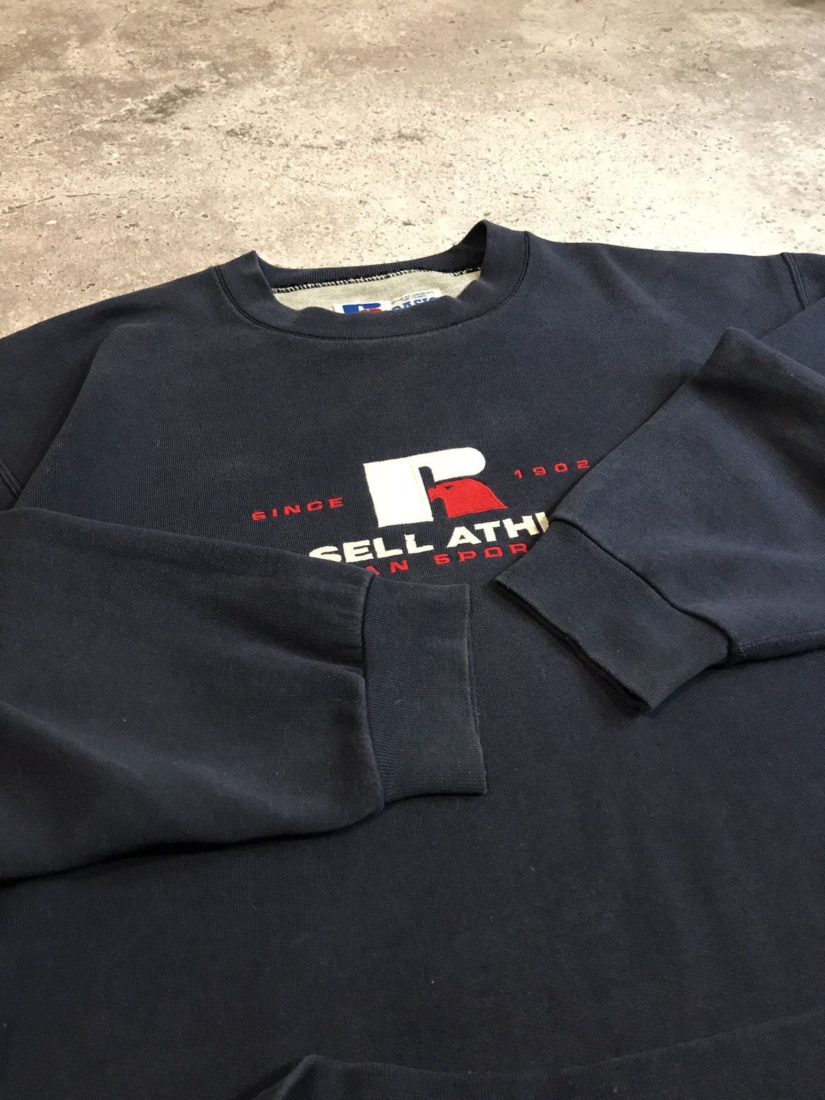 Russell Athletic × Vintage Vintage Sweatshirt Russel Athletic Faded Embroiled Logo M Size US M / EU 48-50 / 2 - 6 Thumbnail