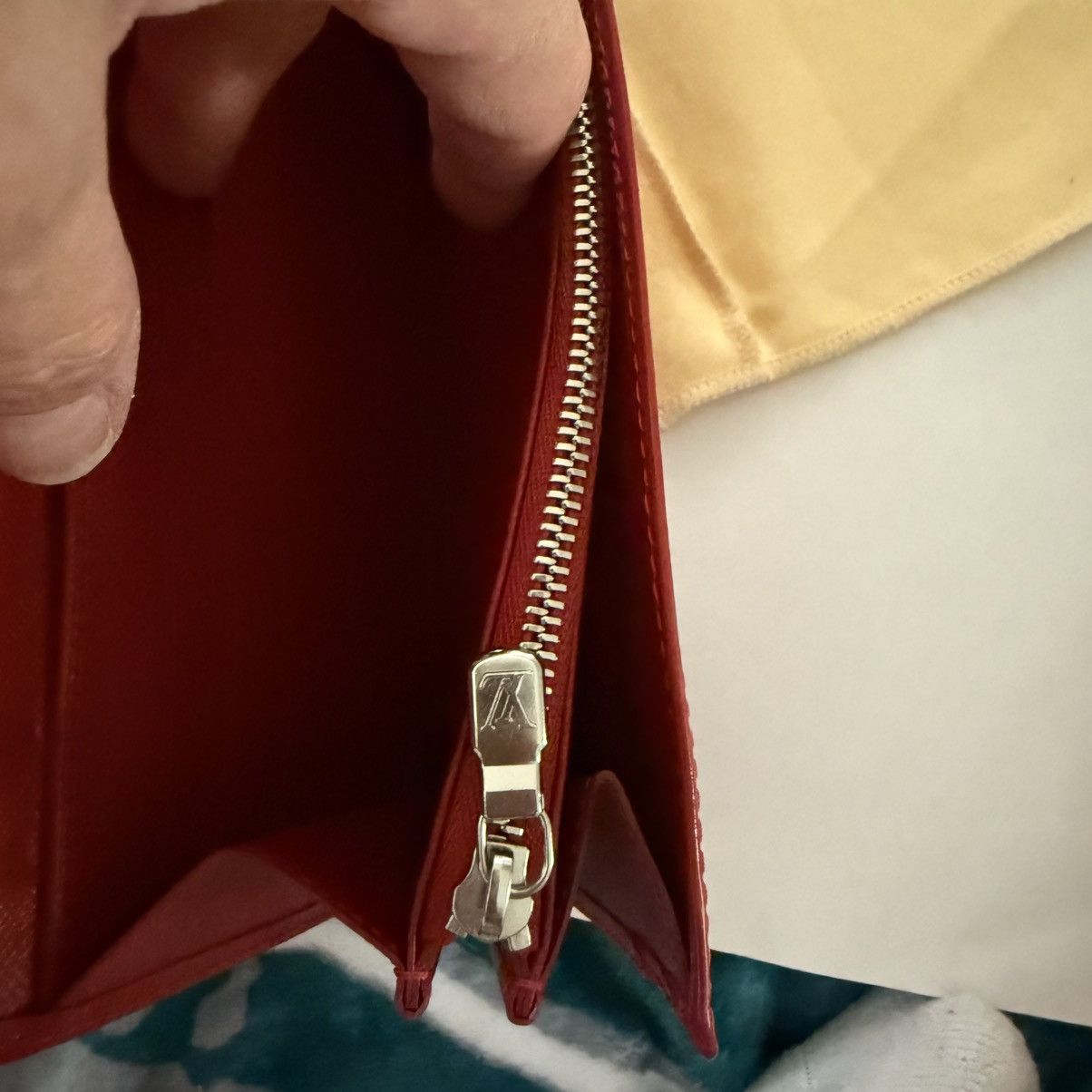 Louis Vuitton Louis Vuitton Epi Rouge / Red Sarah Textured Leather Wallet Size ONE SIZE - 14 Thumbnail