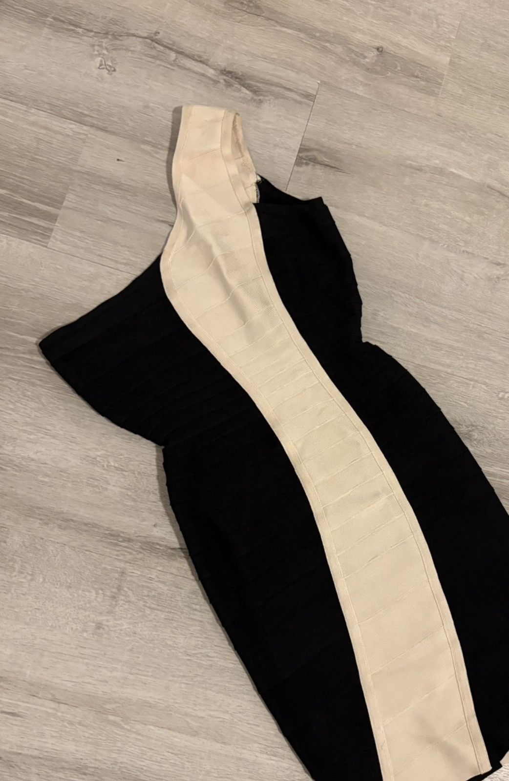 Herve Leger Herve Leger Bandage Dress Size XS / US 0-2 / IT 36-38 - 1 Thumbnail