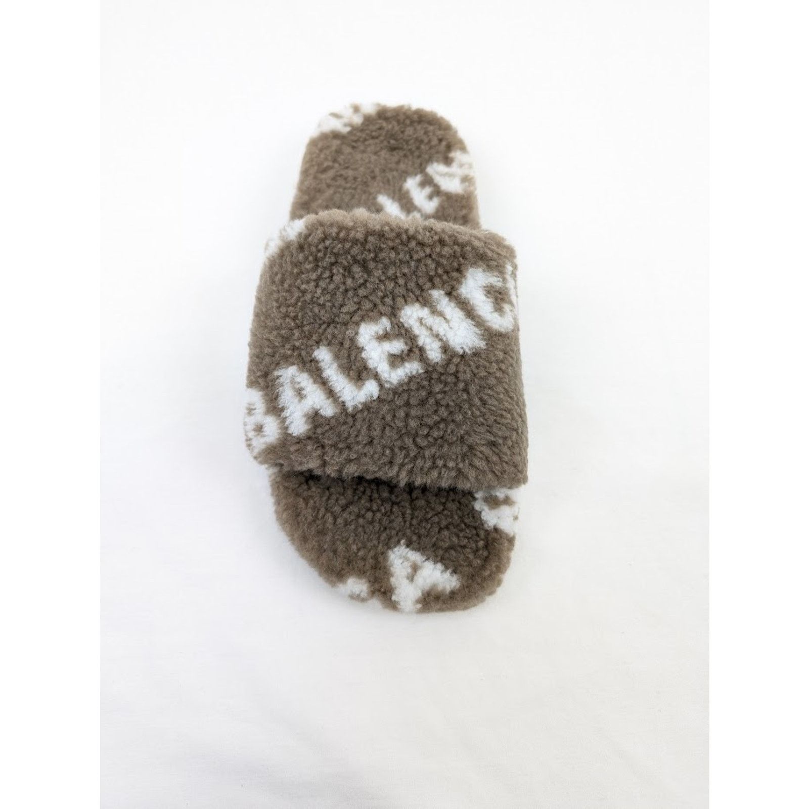 Balenciaga o1rshd1 All Over Logo Furry Slides in Dark Mink Grey/White Size US 9 / IT 39 - 6 Thumbnail
