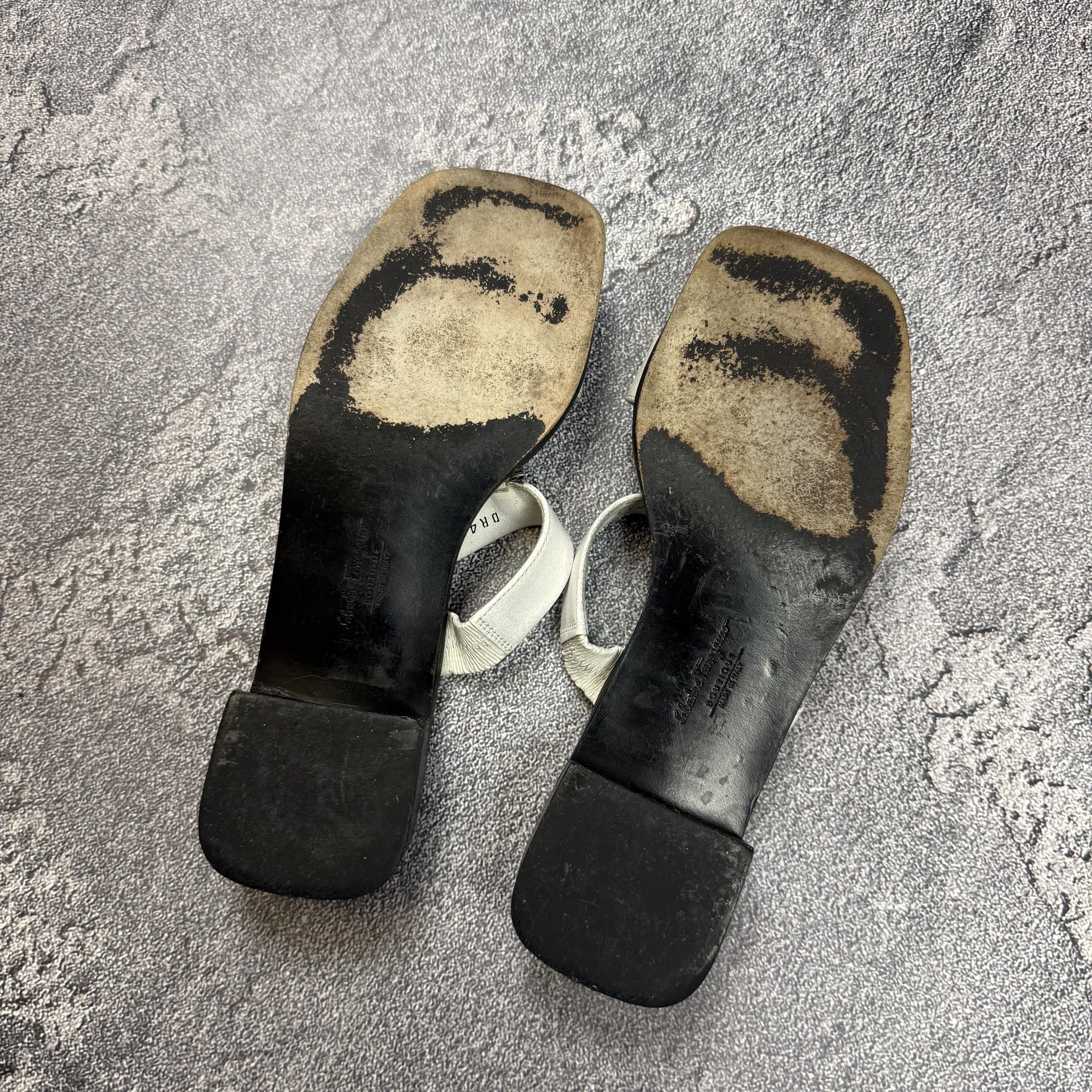 Salvatore Ferragamo Ferragamo 90s White Sandals with Metal Chain Detail Size US 6 / IT 36 - 5 Thumbnail