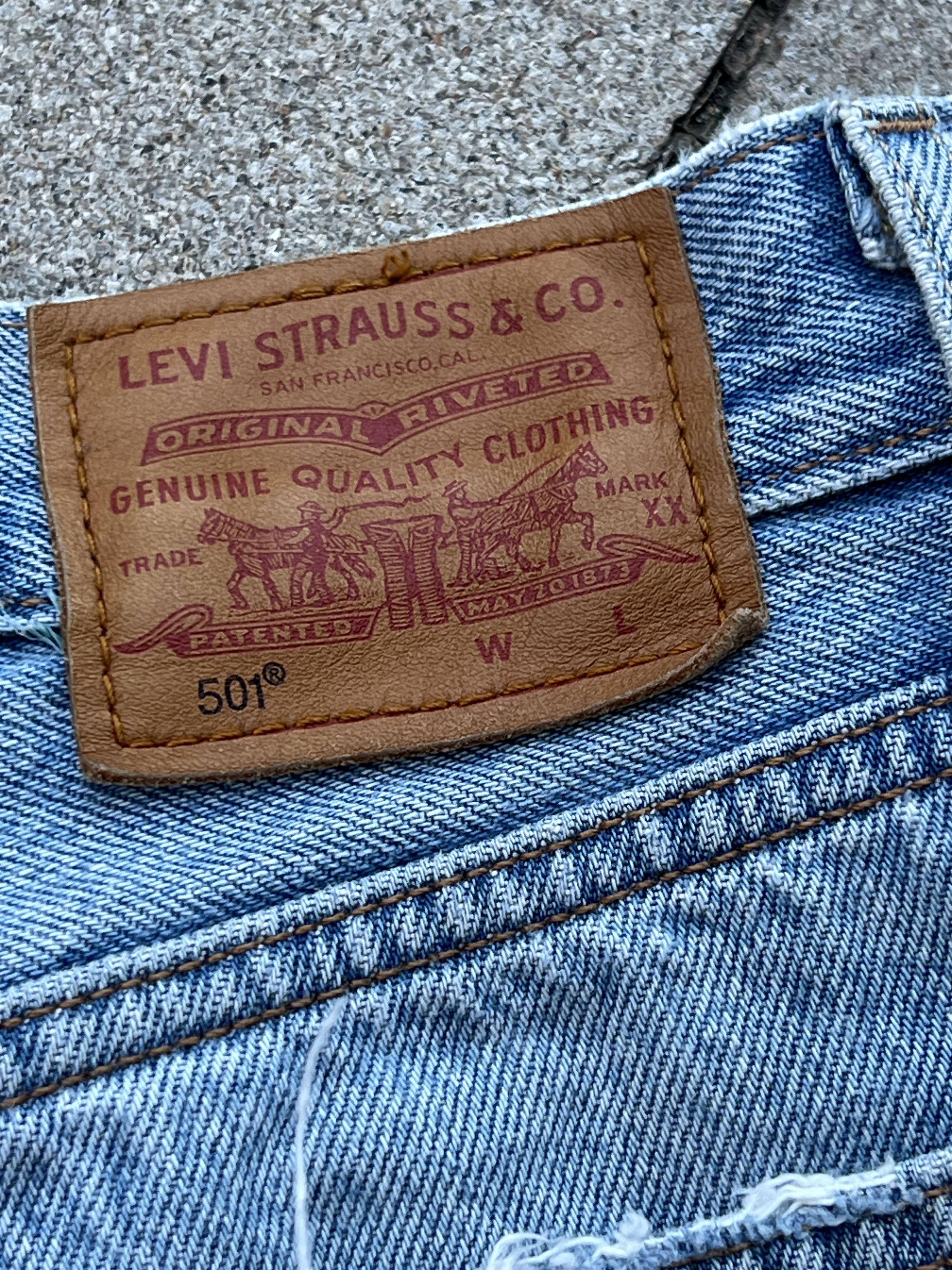 Levi's Levis Premium Big E Custom Cut Distressed Shorts Size 24" / US 00 / IT 34 - 16 Thumbnail