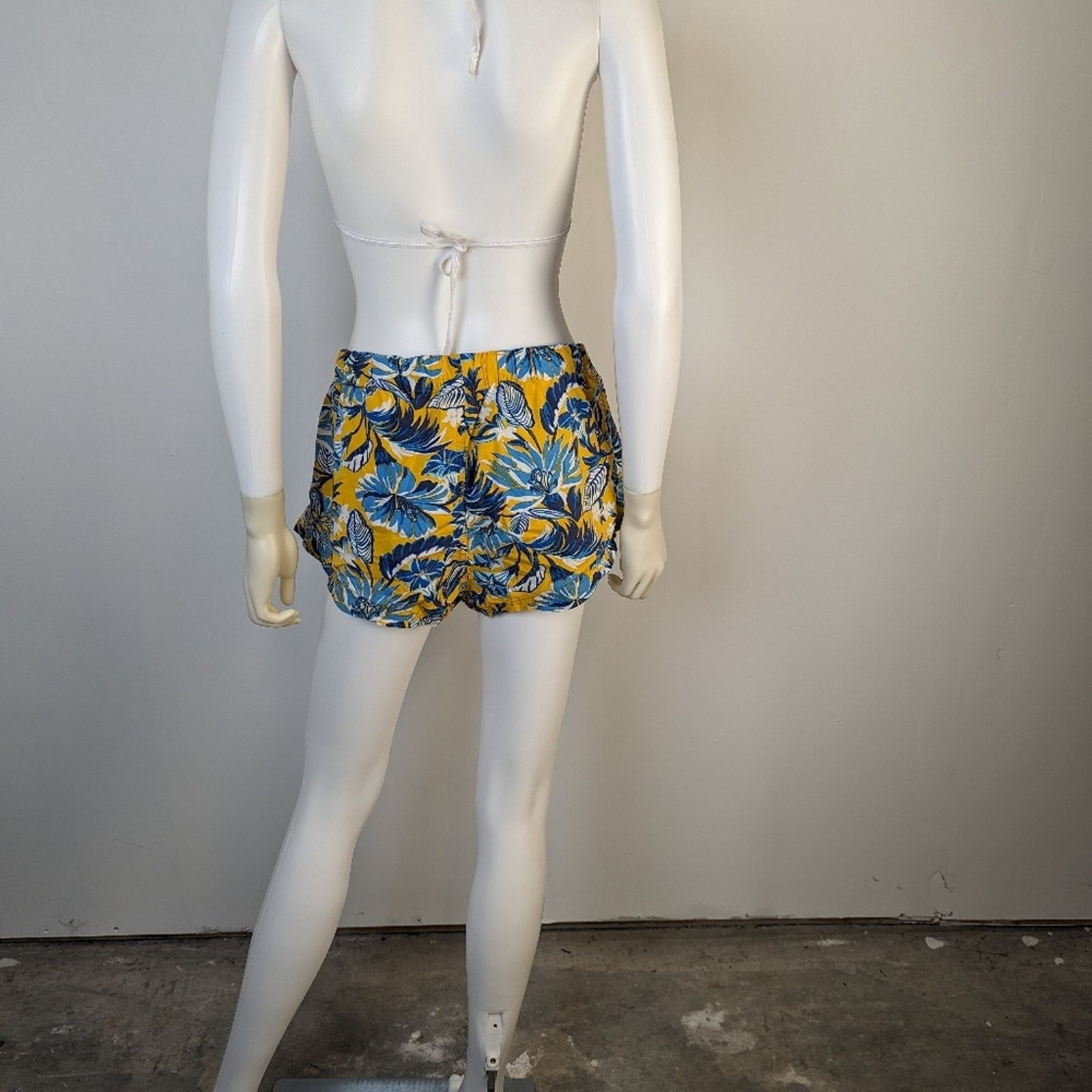 J.Crew J. Crew Floral Shorts - Medium Size 28" / US 6 / IT 42 - 3 Thumbnail