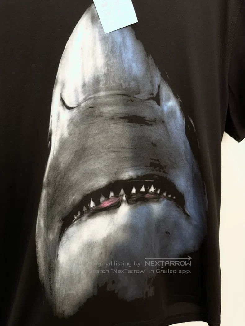 Givenchy Givenchy Classic shark pattern short sleeve L Size US L / EU 52-54 / 3 - 3 Thumbnail