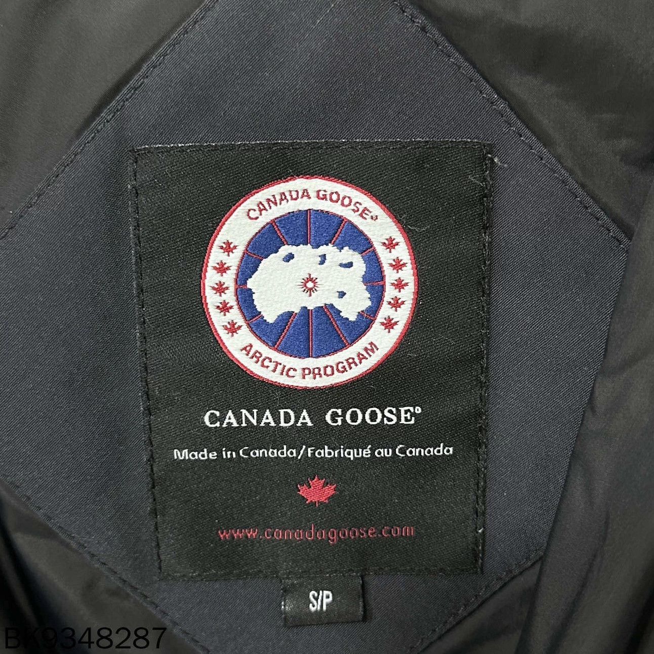 Canada Goose Canada Goose black logo puffer jacket S 98 new fur whitish Size US S / EU 44-46 / 1 - 5 Thumbnail