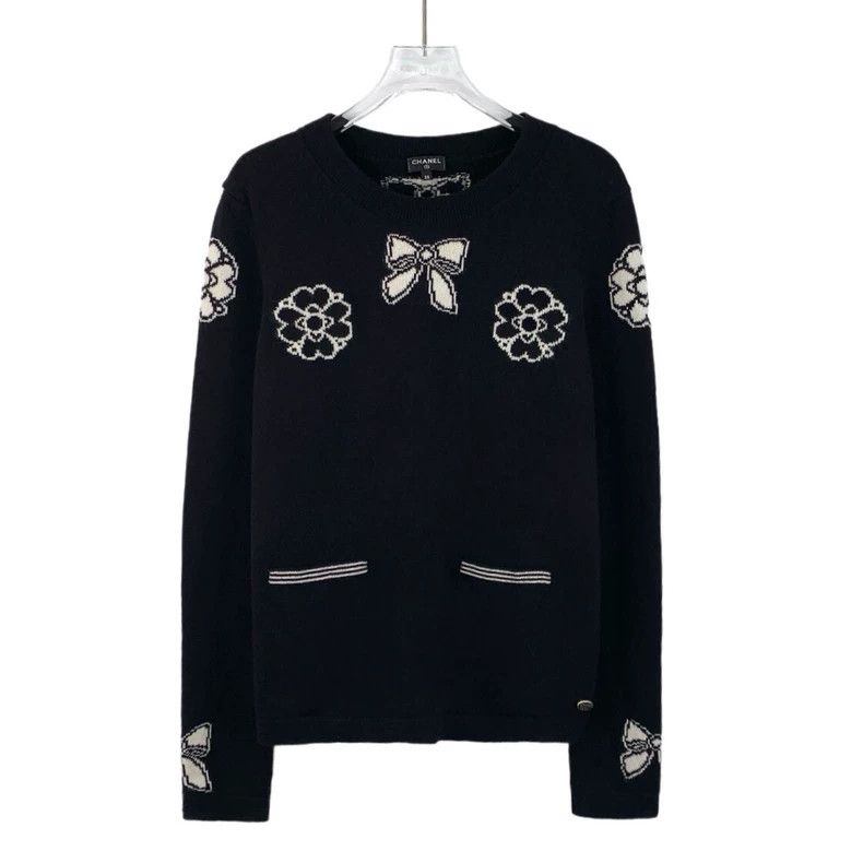 Chanel Chanel Black bow inlaid cashmere round-neck long-sleeved s Size XS / US 0-2 / IT 36-38 - 1 Thumbnail