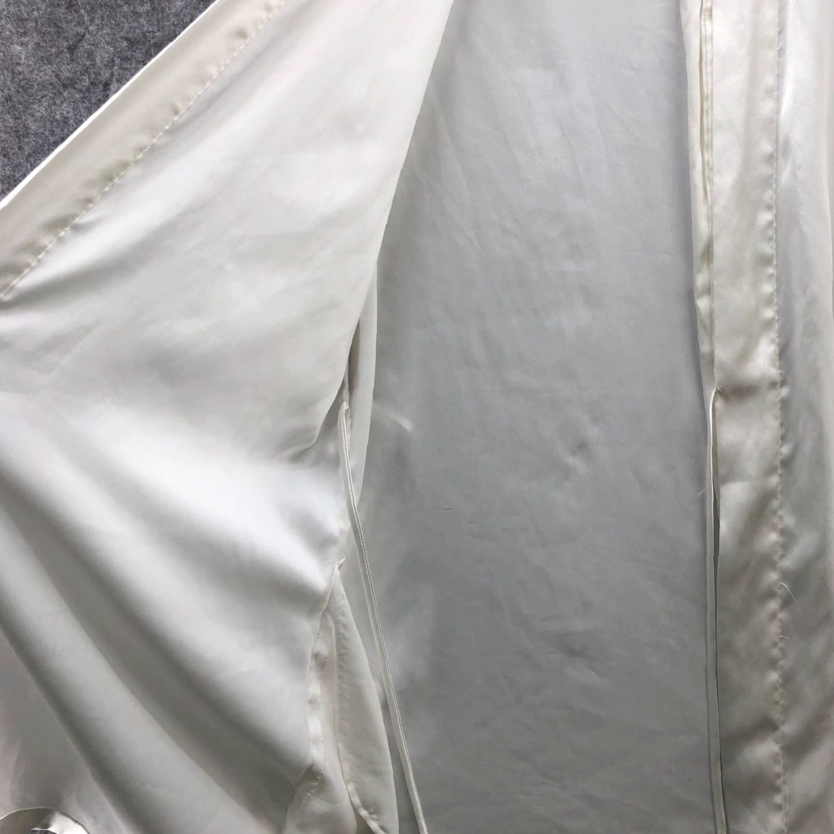 Victoria's Secret Victoria's Secret Short Sleeve Satin Robe Womens M White Kimono Lounge Size 32" / US 10 / IT 46 - 6 Thumbnail