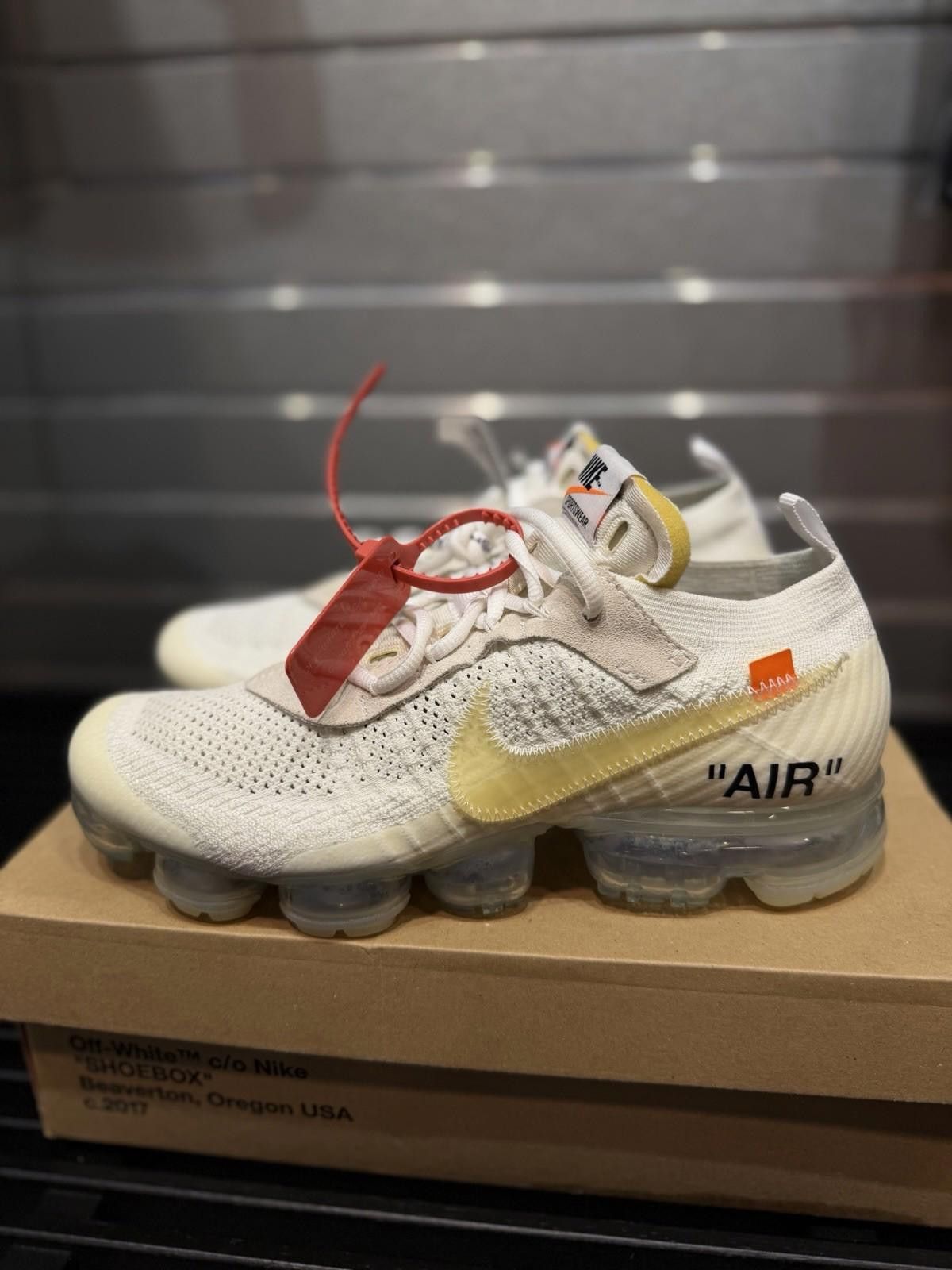Nike 2018 Nike Off-White x Air VaporMax Style AA3831-100 Size 9M Size US 9 / EU 42 - 4 Thumbnail