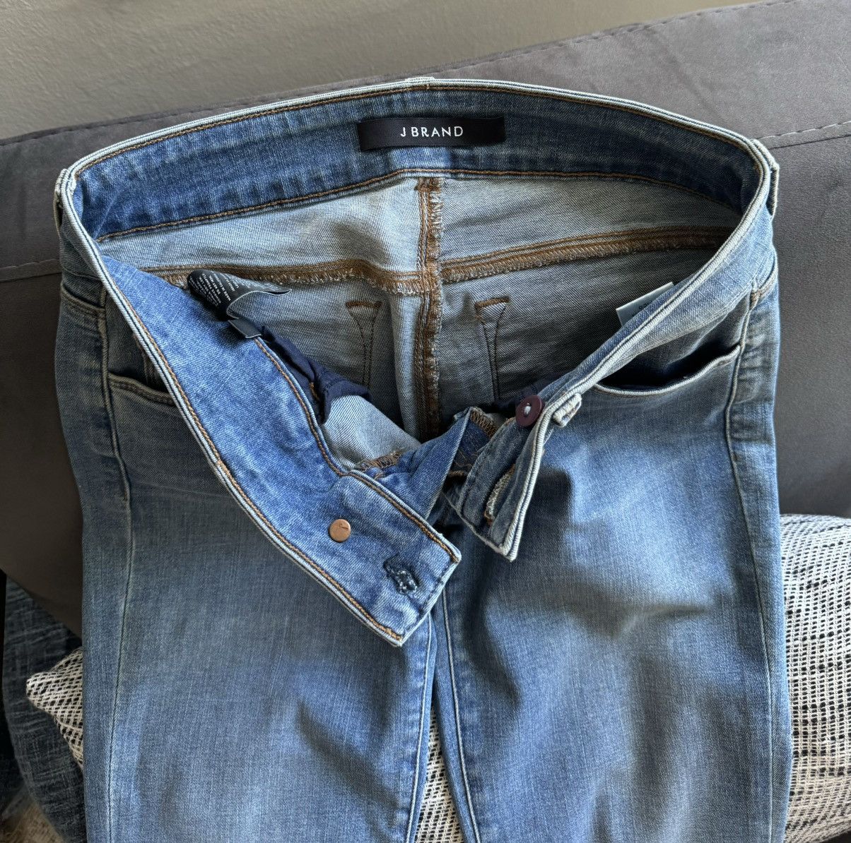 J Brand J Brand Low-Waisted Flare Jeans Size 27" / US 4 / IT 40 - 3 Thumbnail