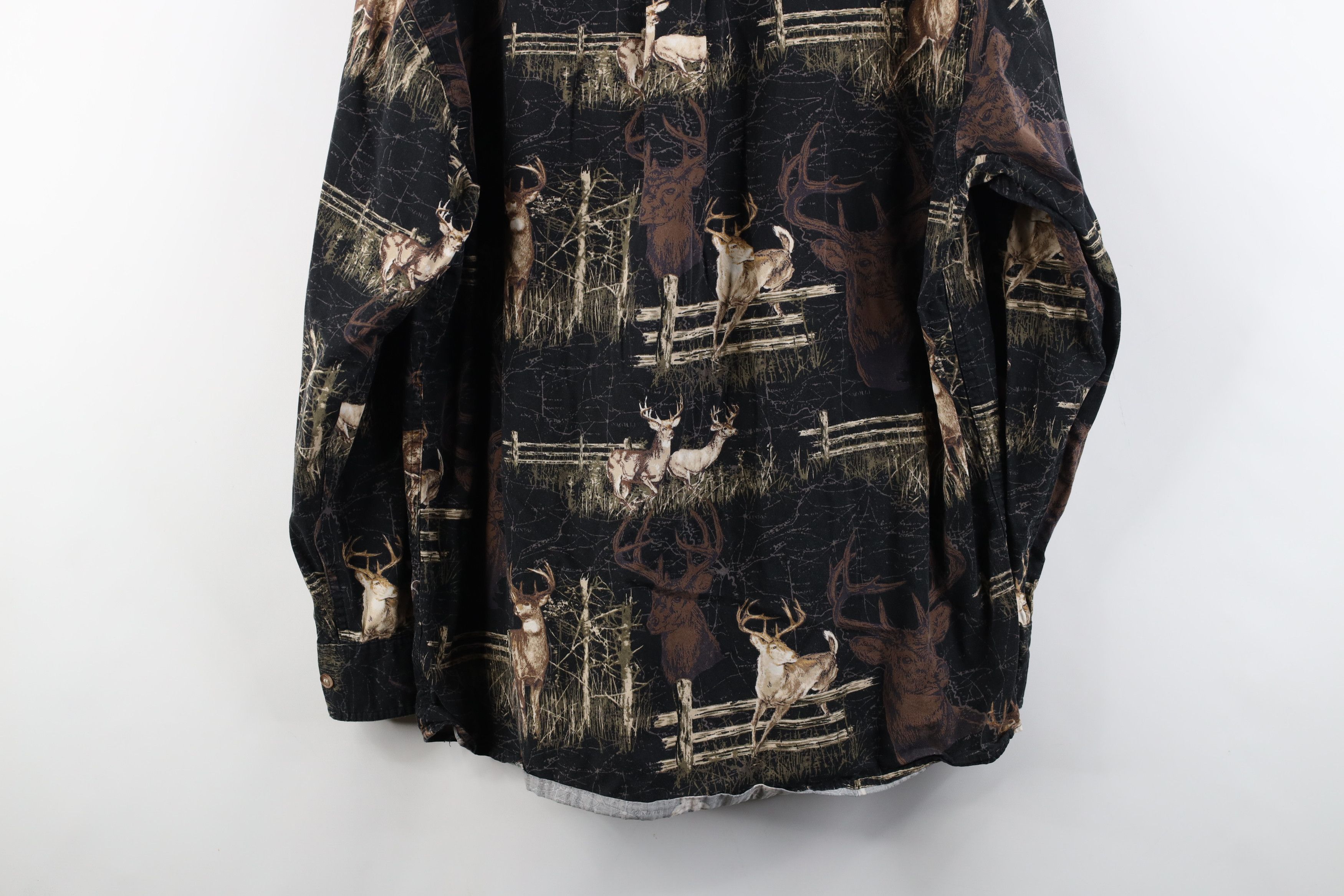 Vintage Vintage 90s Streetwear Deer Buck All Over Print Button Shirt Size US M / EU 48-50 / 2 - 12 Thumbnail