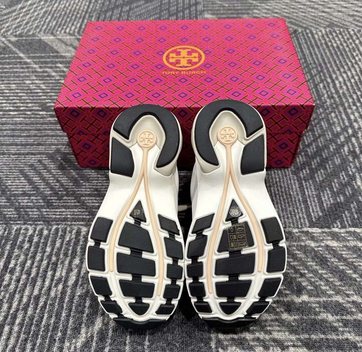 Tory Burch Tory Burch Good Luck Low-top Fashion Sneakers J42 Size US 5 / IT 35 - 6 Thumbnail