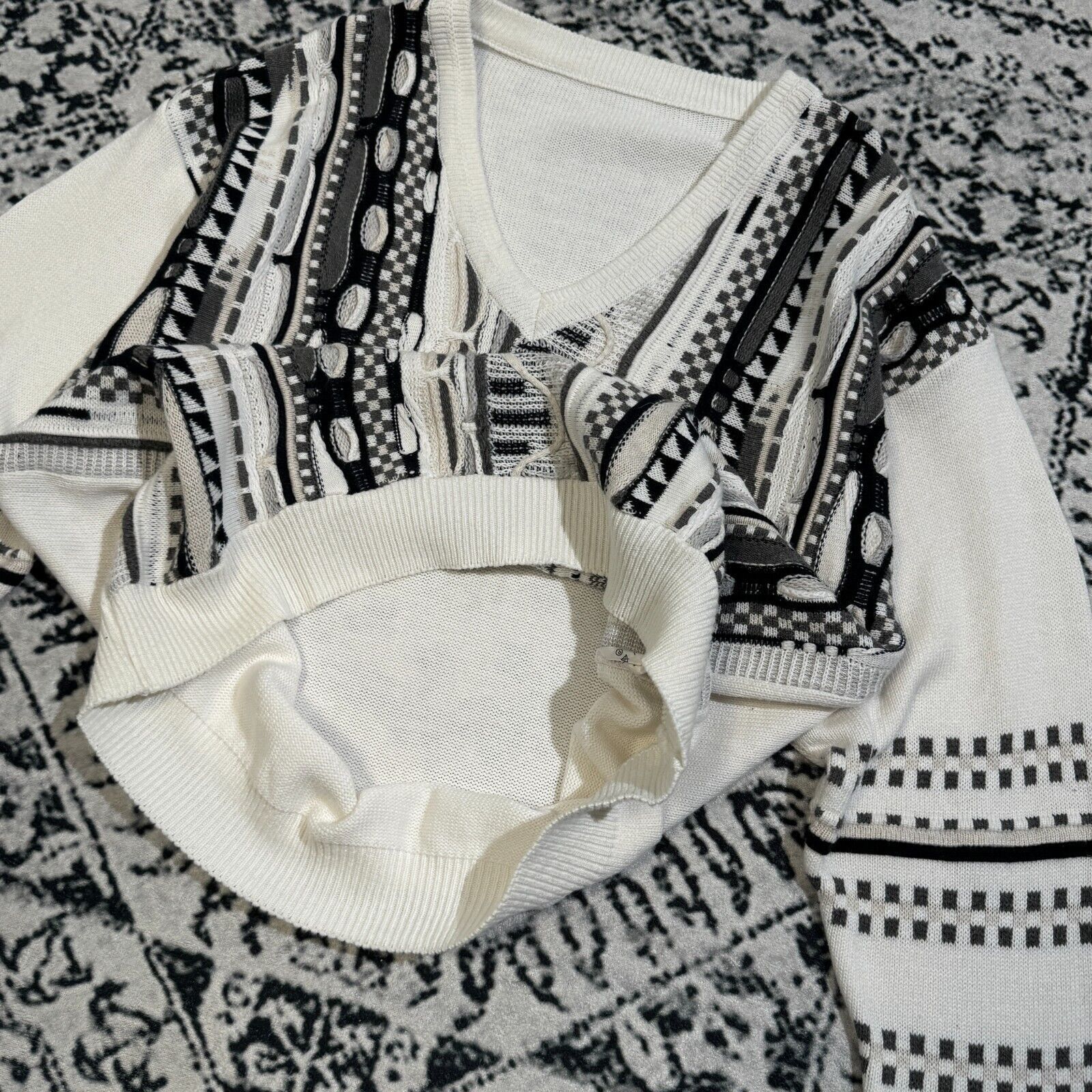 Vintage Vintage Unisex White Gray Black Cotton Sweater Size L 3D Size US L / EU 52-54 / 3 - 8 Thumbnail