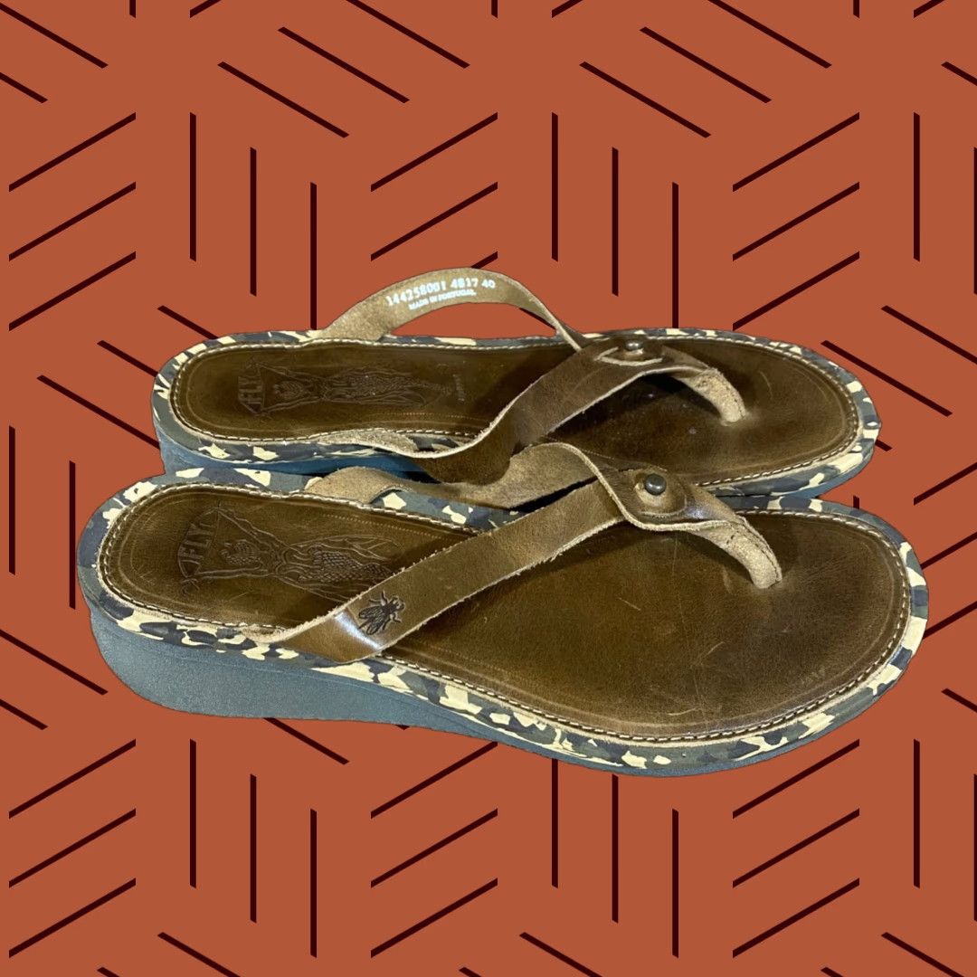 Fly London Fly London Womens Sandal Flip Flop Brown Leather Strap Size 40 US 9-9.5 Buckle Logo Wedge Straps Casual Shoes Size US 9 / IT 39 - 1 Thumbnail