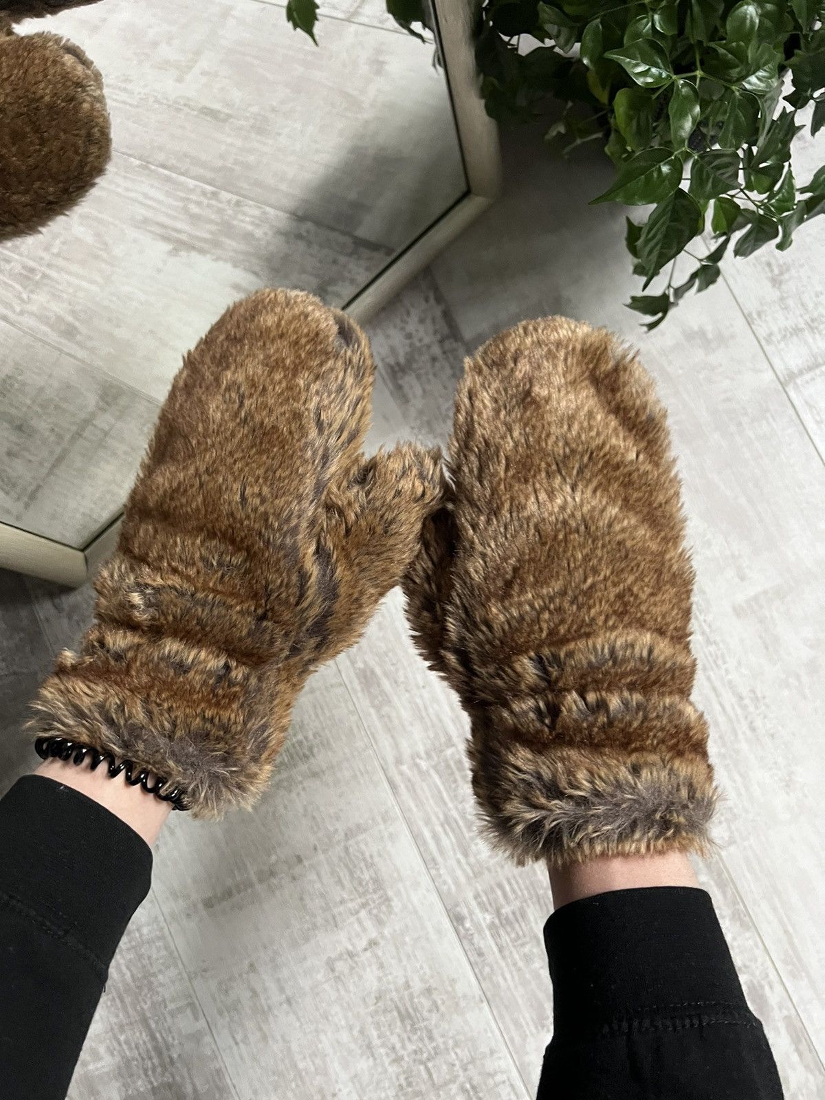 If Six Was Nine × Japanese Brand Avant Garde Gloves Fur Y2K Hysteric Glamour Style Opium Size ONE SIZE - 1 Thumbnail