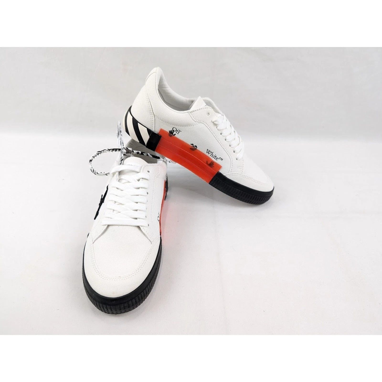 Off-White o1rshd1 Low-Top Sneakers Vulcanized Canvas in White/Black Size US 12 / EU 45 - 13 Thumbnail