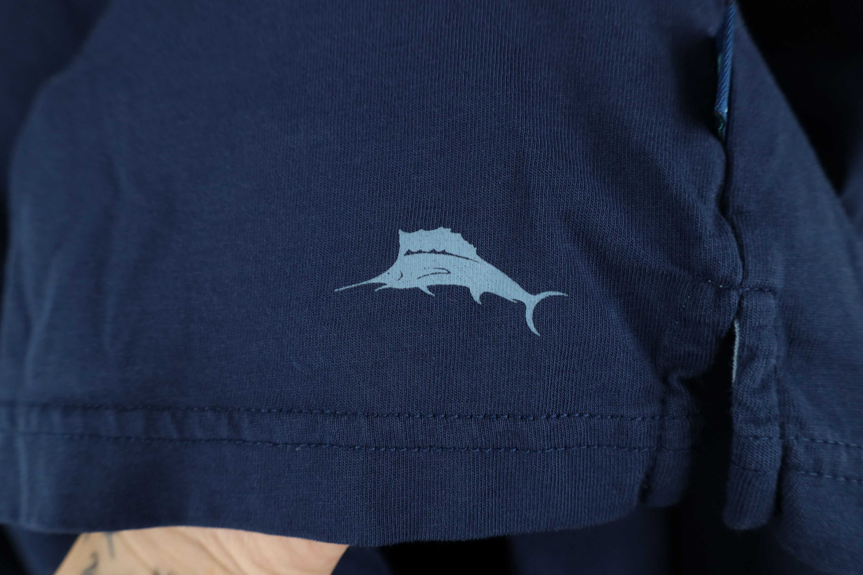 Tommy Bahama × Vintage Tommy Bahama Relax Supima Cotton V-Neck T-Shirt Navy Blue Size US XL / EU 56 / 4 - 4 Thumbnail