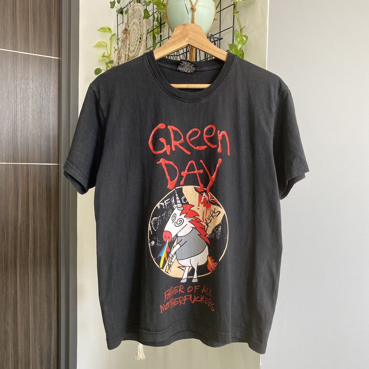 Band Tees Thrashed Faded Green Day Promo Boot ERD GRUNGE TSHIRT Size US M / EU 48-50 / 2 - 1 Thumbnail