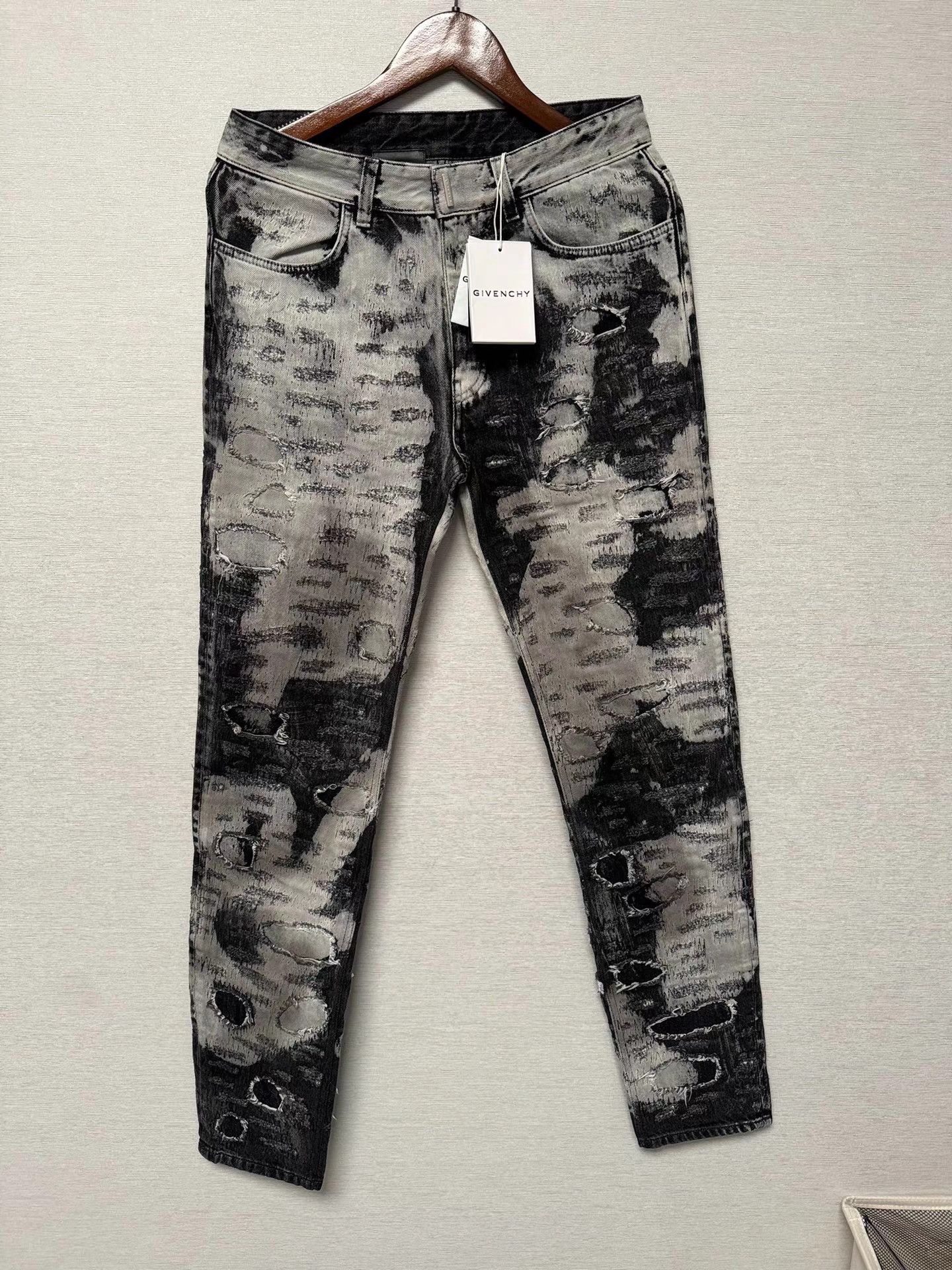 Givenchy Givenchy Cow Print Boro Distressed Destroyed Jeans K6 Size US 30 / EU 46 - 1 Thumbnail