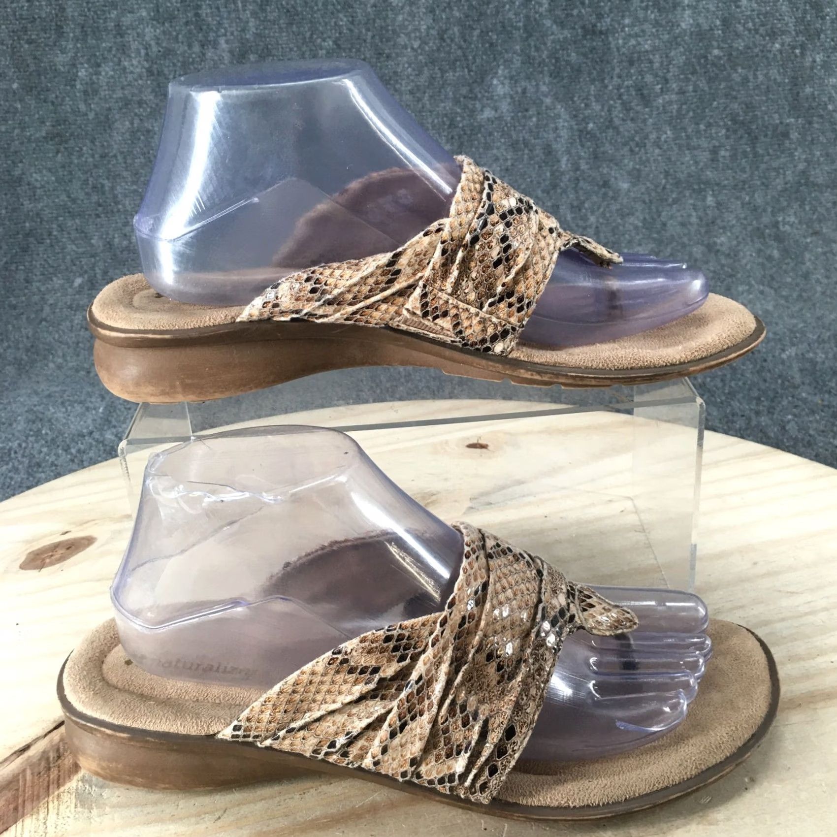 Naturalizer Naturalizer Joi Sandals Womens 8.5 M Casual Slip On Thong Brown Faux Leather Straps Size US 9 / IT 39 - 2 Thumbnail