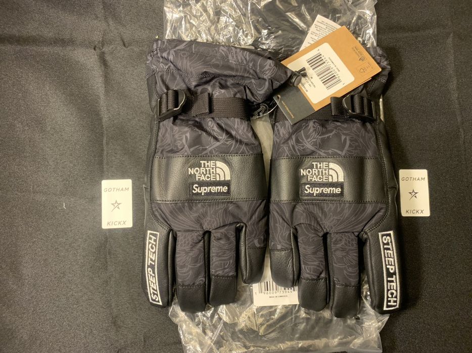 Supreme Supreme x The North Face Steep Tech Gloves - Medium | Grailed