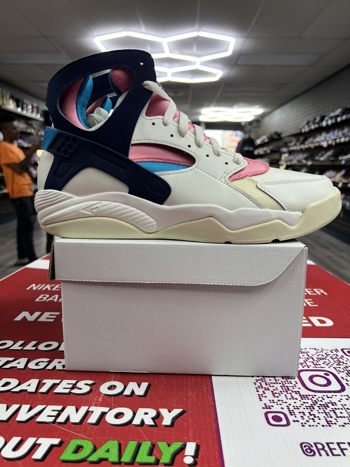 Nike Nike Air Flight Huaraches Size 11.5 Size US 11.5 / EU 44-45 - 1 Thumbnail