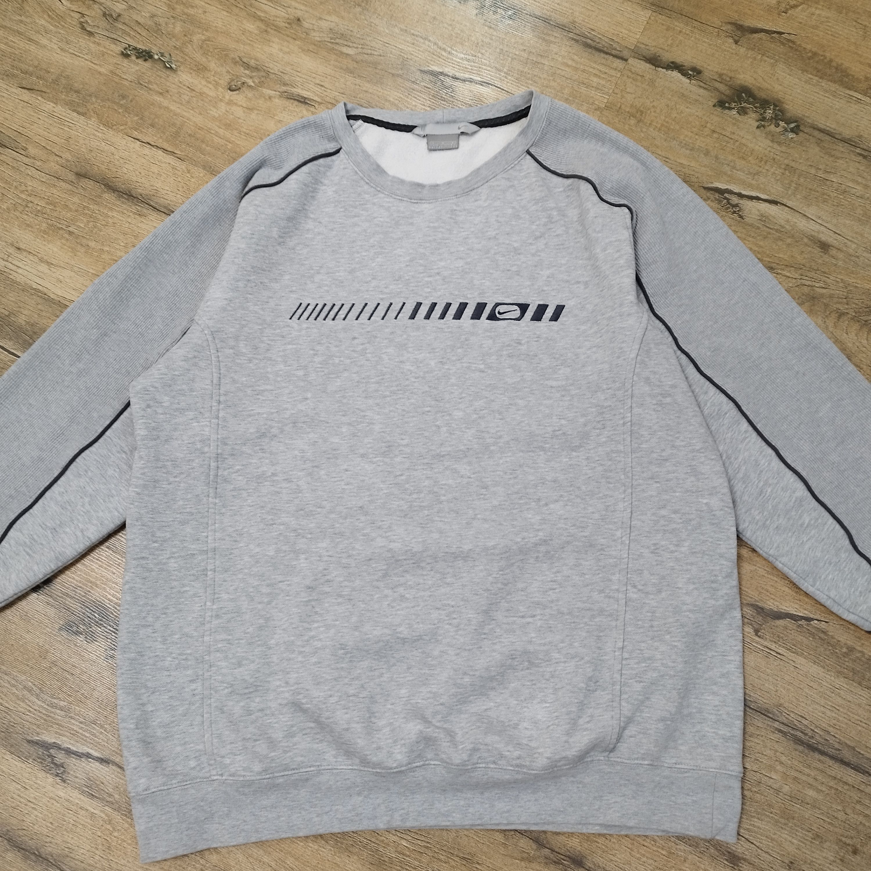 Nike Vintage Nike Center Swoosh Embroidered Sweatshirt Grey L Y2K Size US L / EU 52-54 / 3 - 2 Thumbnail