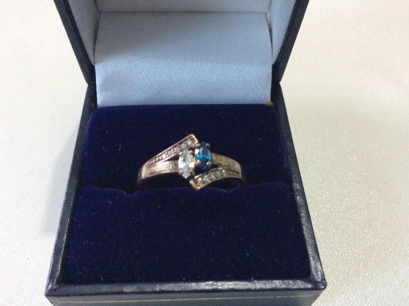 Other 9ct gold laides diamond ring size M Size ONE SIZE - 2 Thumbnail