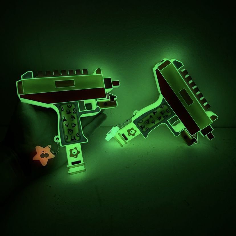 Niche UNRELEASED VINCENT PEAK UZI PORTABLE GUN CHARGER (BLACK) Size ONE SIZE - 4 Thumbnail