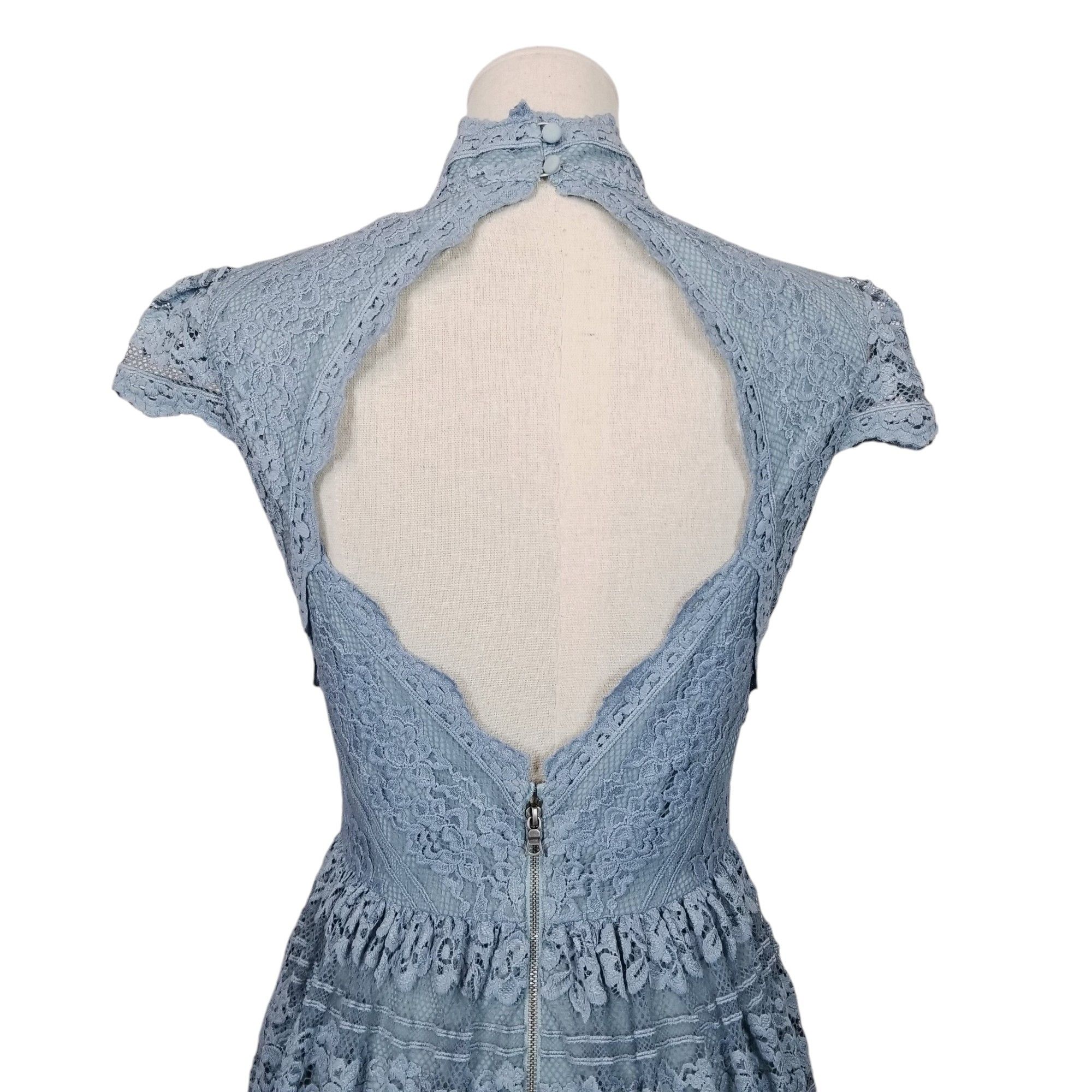 Alice + Olivia Maureen Lace Dress Size S / US 4 / IT 40 - 5 Thumbnail