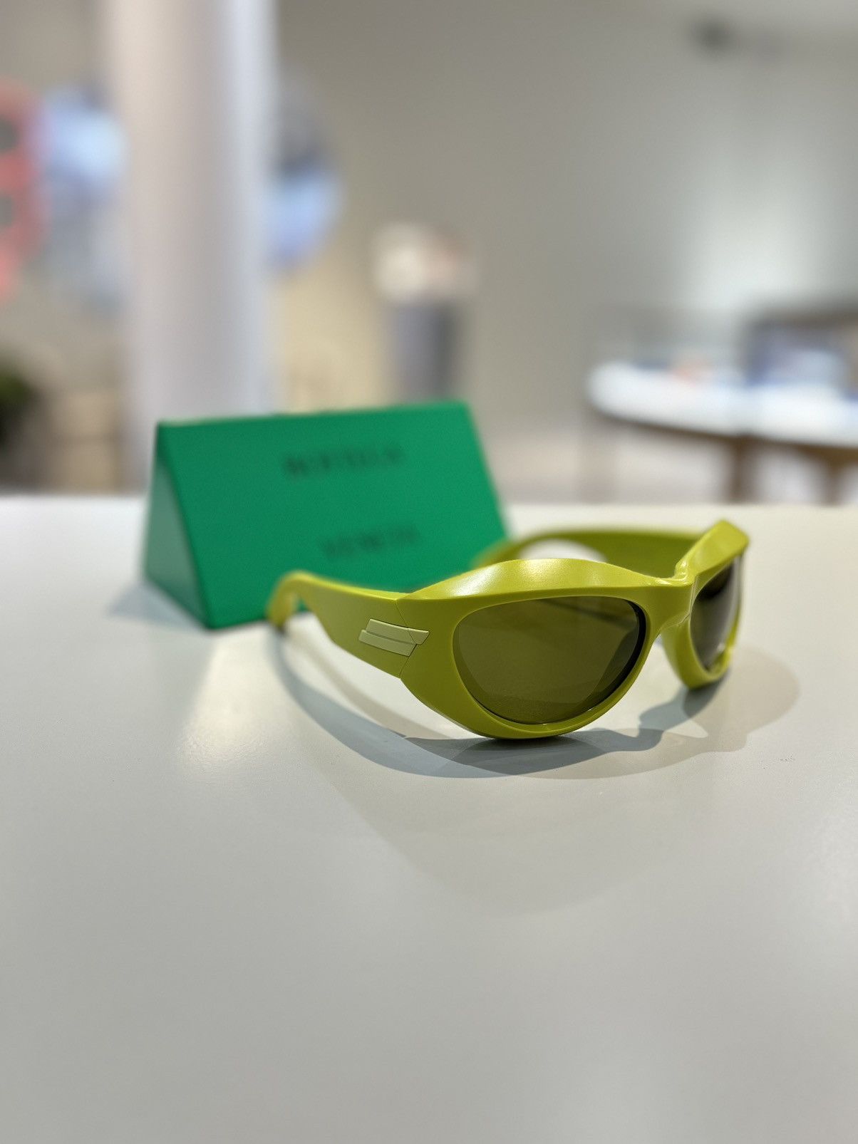 直営店☆BOTTEGA VENETA☆最終SALE!Bangle Wraparoundサングラス 直営店☆BOTTEGA VENETA☆最終SALE!Bangle Wraparoundサングラス