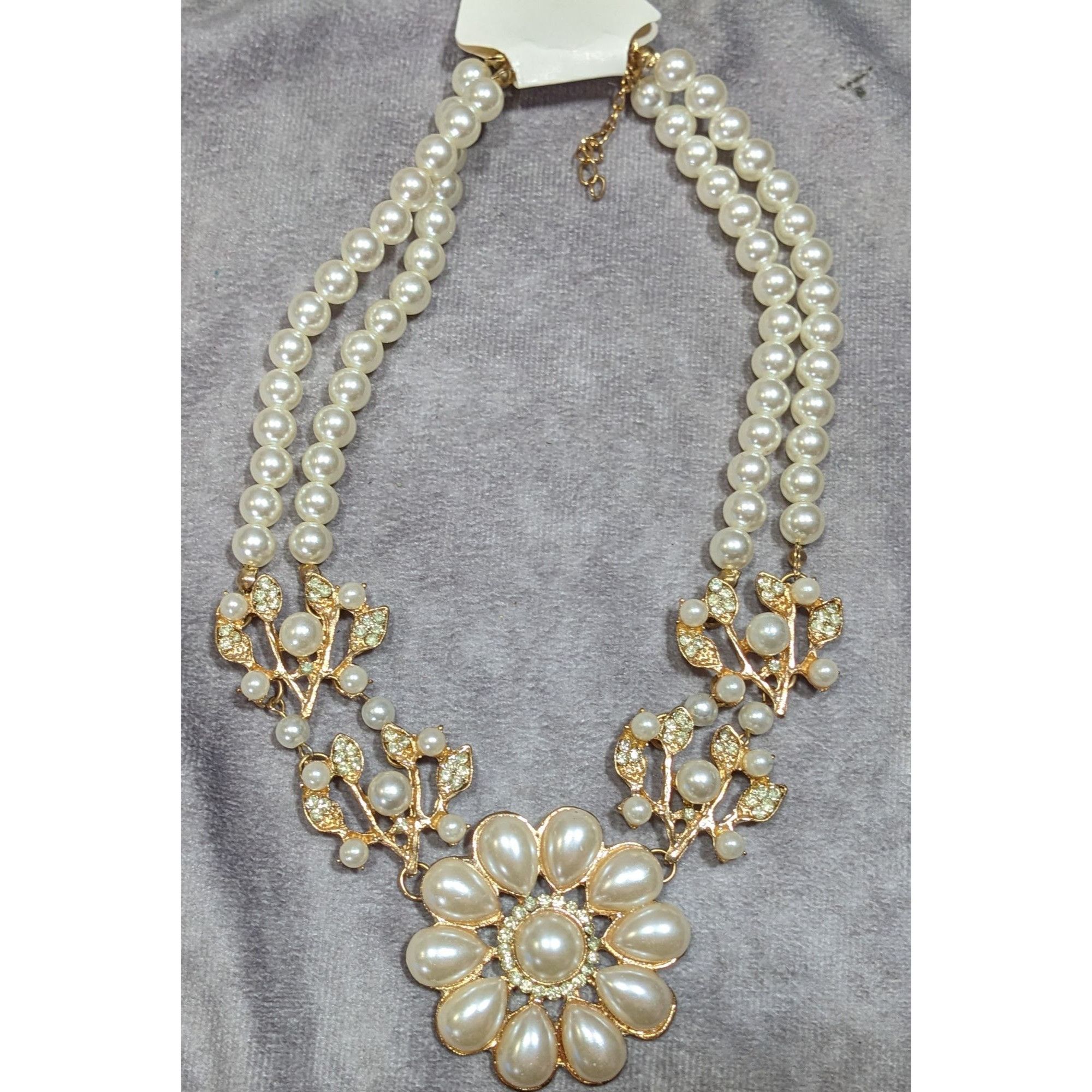 Other Elegant Glam Floral Faux Pearl And Rhinestone Necklace Size ONE SIZE - 6 Thumbnail
