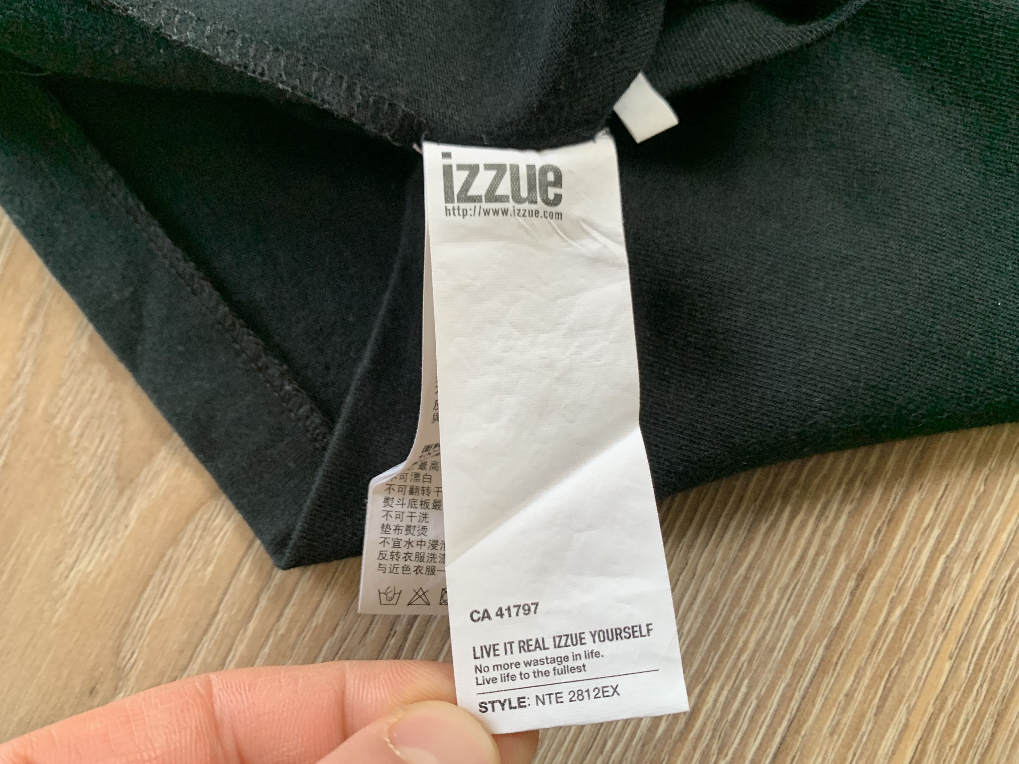 Japanese Brand × izzue Izzue Rare Black Cotton Pocket Customize T Shirt Size US S / EU 44-46 / 1 - 8 Thumbnail