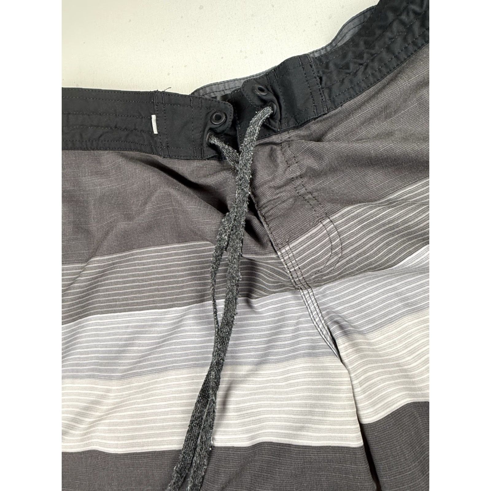 Quiksilver Quiksilver Board Shorts Mens 32 Gray Colorblock Beach Surfing Lifeguard Drawstring Polyester Spandex Blended Fabric Size US 32 / EU 48 - 5 Thumbnail