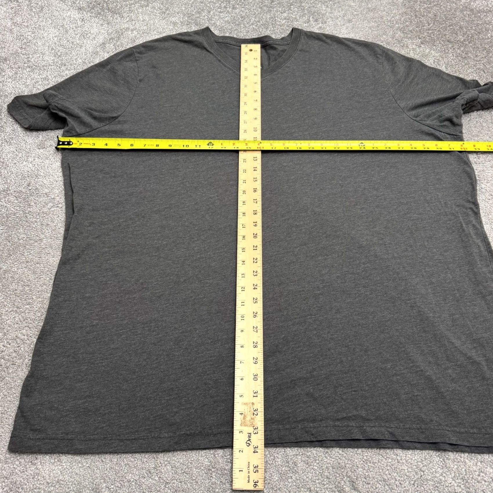 Vintage St. John's Bay T-Shirt Mens 5XL Gray V-Neck Tee Short Sleeve Basic Easy Care Quick-Dri Basic Tee Regular Fit Big & Tall Size US XXL / EU 58 / 5 - 4 Thumbnail