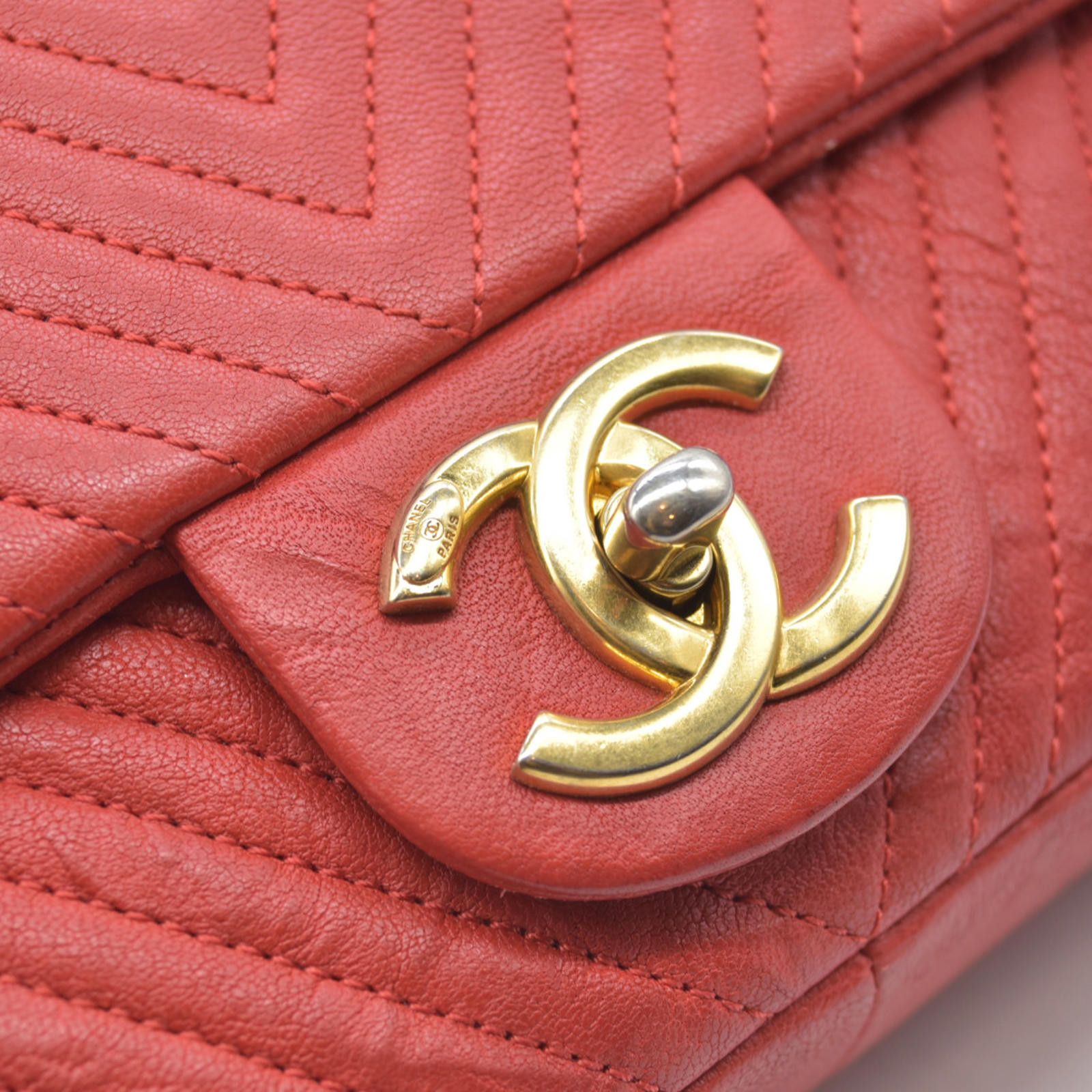 Chanel $4450 Chanel Calfskin Surpique Chevron Medium Flap 2016 Size ONE SIZE - 11 Thumbnail