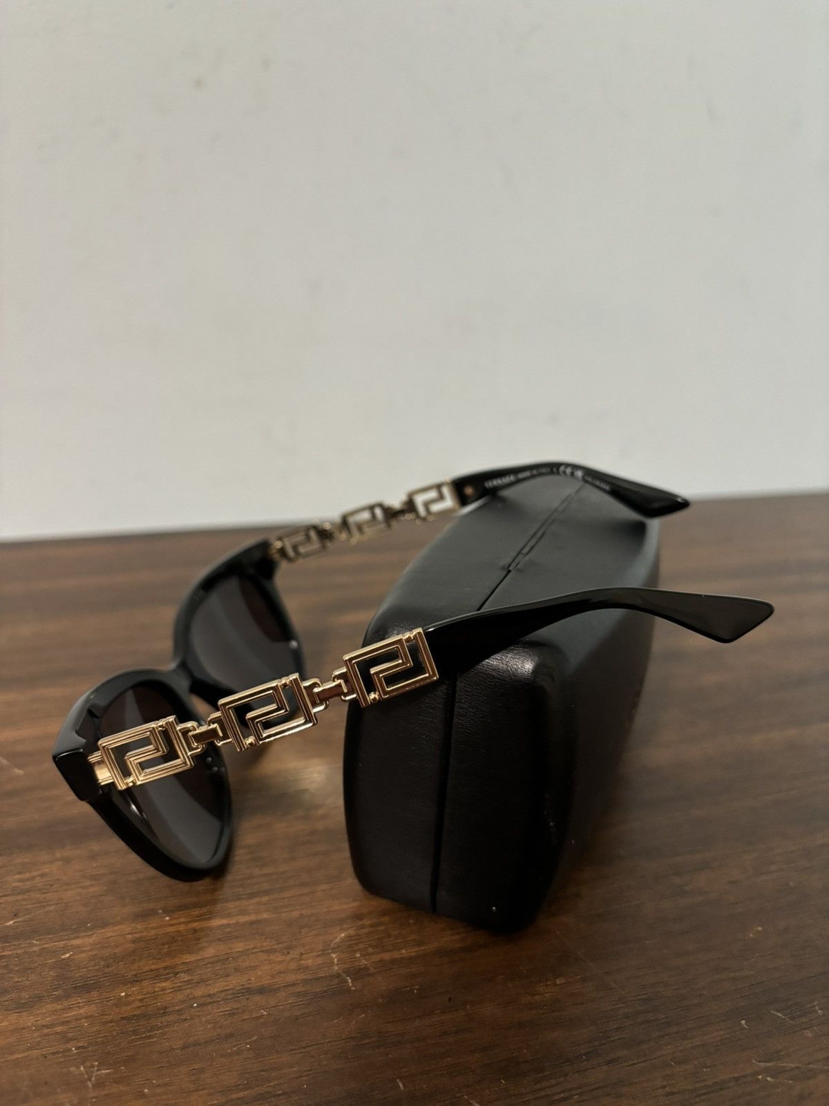 Versace Versace Gold Chain Sunglasses Size ONE SIZE - 8 Thumbnail