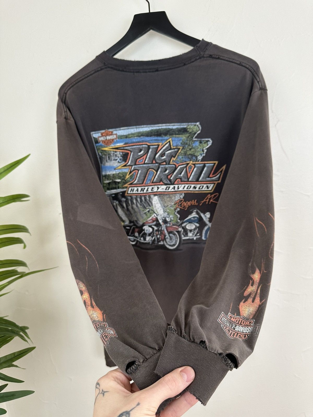 Harley Davidson (L) THRASHED & FADED Flames Black Harley Davidson Longsleeve Size US L / EU 52-54 / 3 - 13 Thumbnail