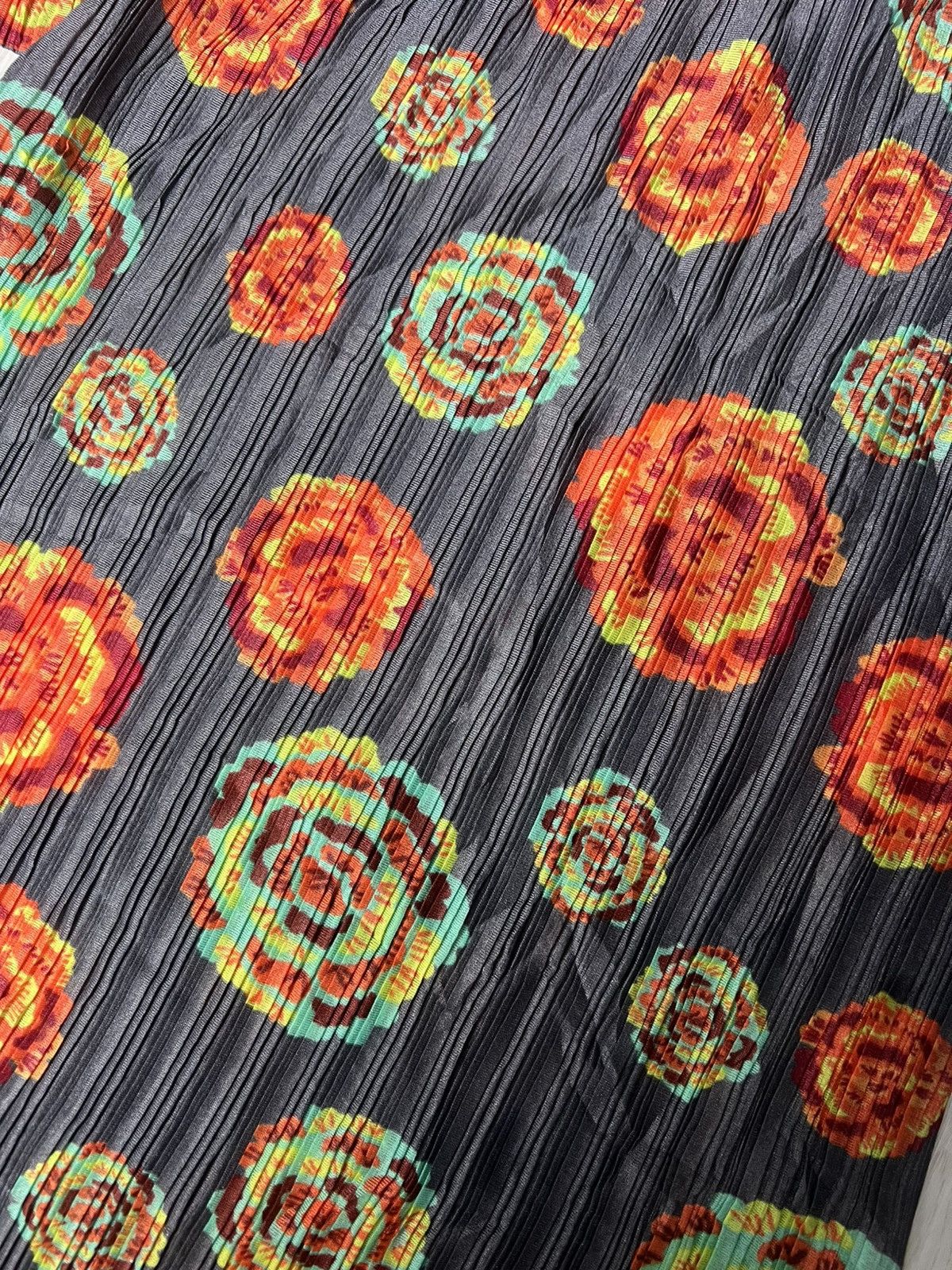 Pleats Please Issey Miyake Rare Pleats Please Issey Miyake Roses High Neck Size XL / US 12-14 / IT 48-50 - 3 Thumbnail