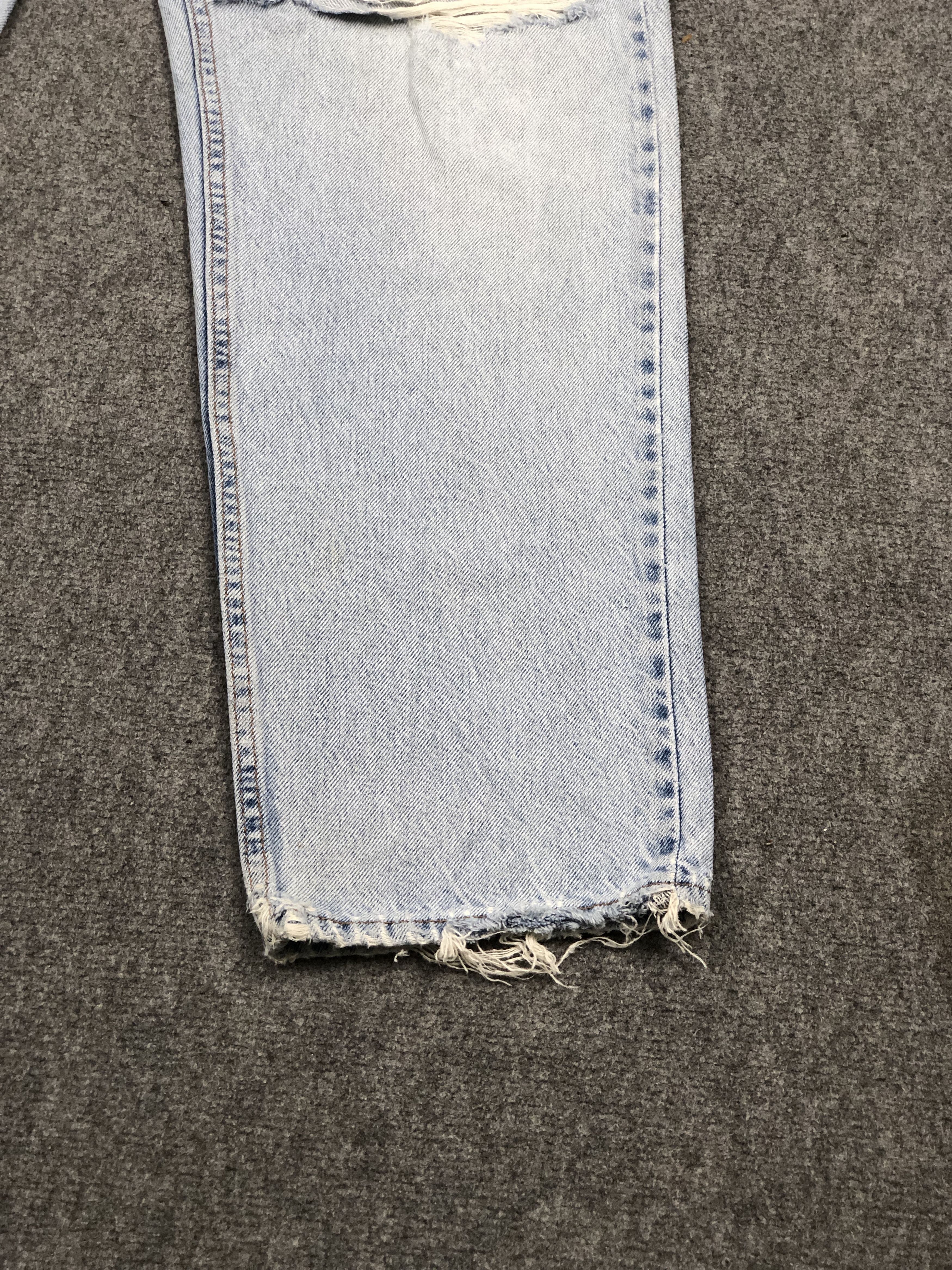 Levi's Distressed Vintage 90s Levis Light Washed Jeans DP2358 Size US 31 - 15 Thumbnail