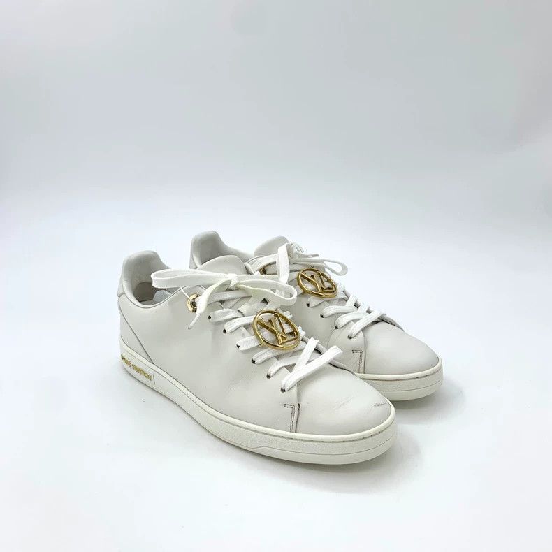Louis Vuitton Louis Vuitton White logo flat casual white shoes Size US 5 / IT 35 - 2 Thumbnail