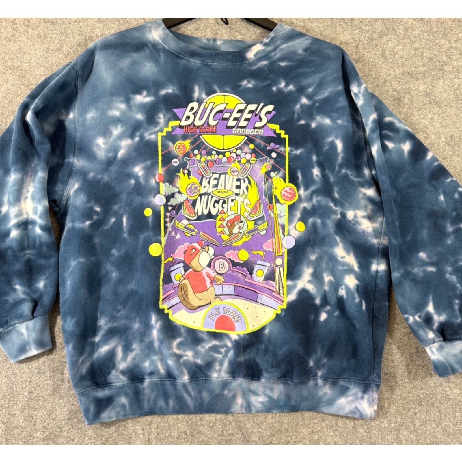 Vintage Buc-ee's Sweatshirt Womens L Blue Tie Dye Fleece Beaver Nuggets Graphic Crew Neck Pullover Size L / US 10 / IT 46 - 2 Thumbnail