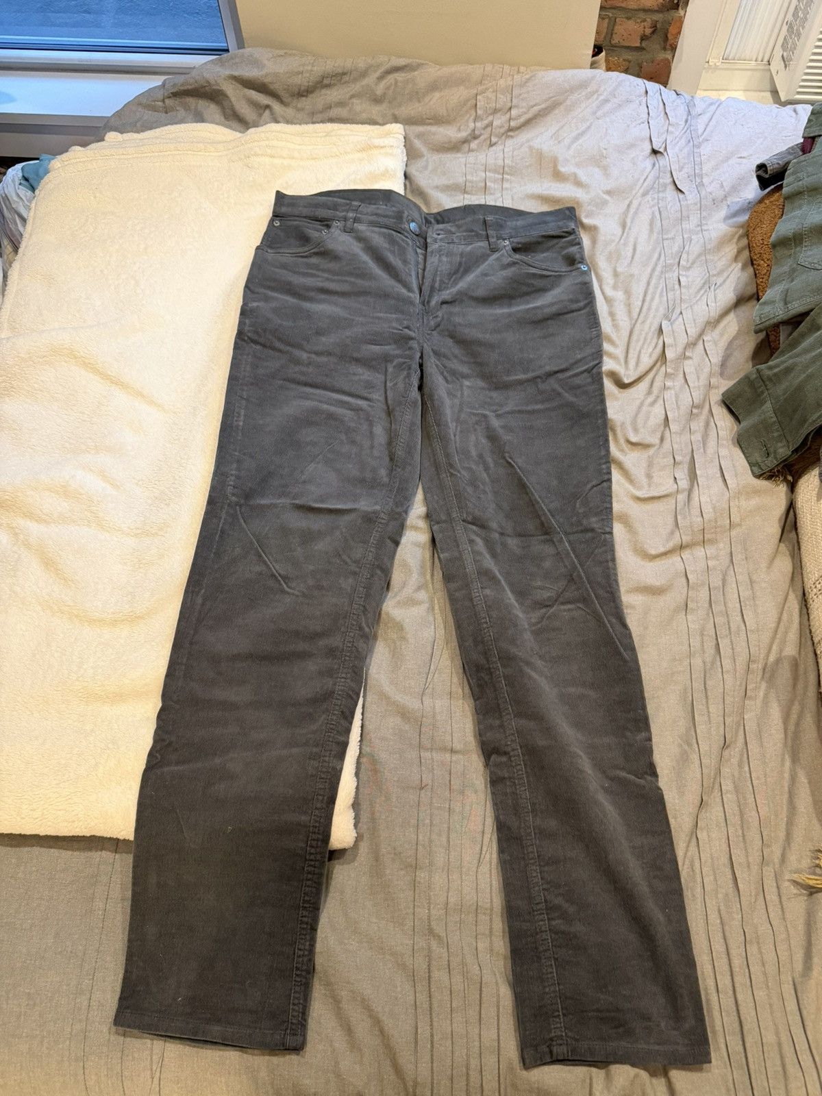 Vuori Vuori Gray Optimist 5 Pocket Cord Pant 33 waist Size US 33 - 1 Thumbnail