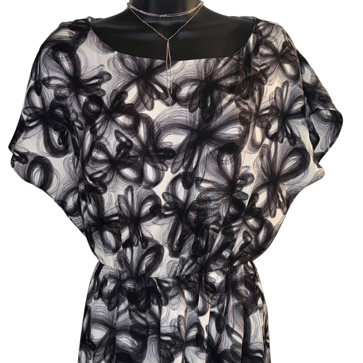 Alice + Olivia Alice + Olivia black and white floral mini dress Size S / US 4 / IT 40 - 2 Thumbnail