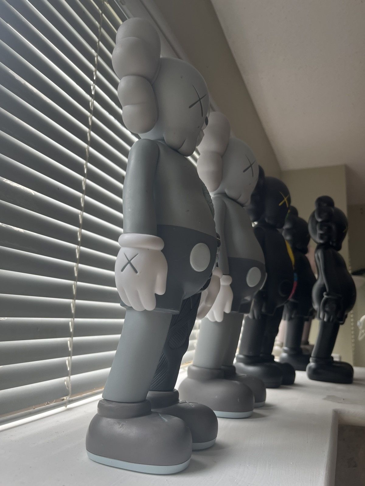 Kaws × Medicom Toy × Original Fake KAWS OriginalFake Companion 2006 Set Grey + Dissected Size ONE SIZE - 9 Thumbnail
