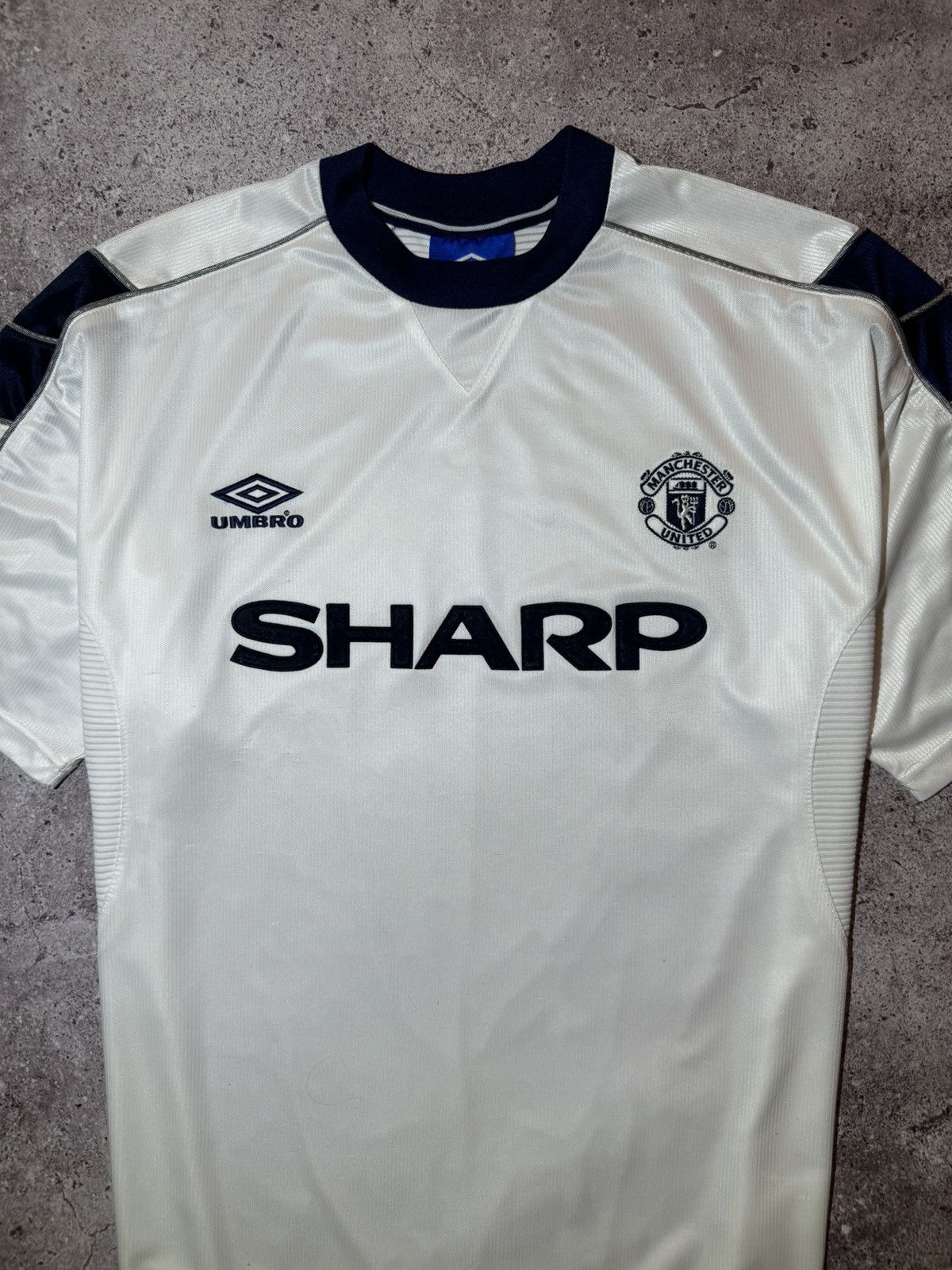Vintage Manchester United 1999/00 Football Shirt Soccer Jersey Umbro Size US L / EU 52-54 / 3 - 2 Thumbnail