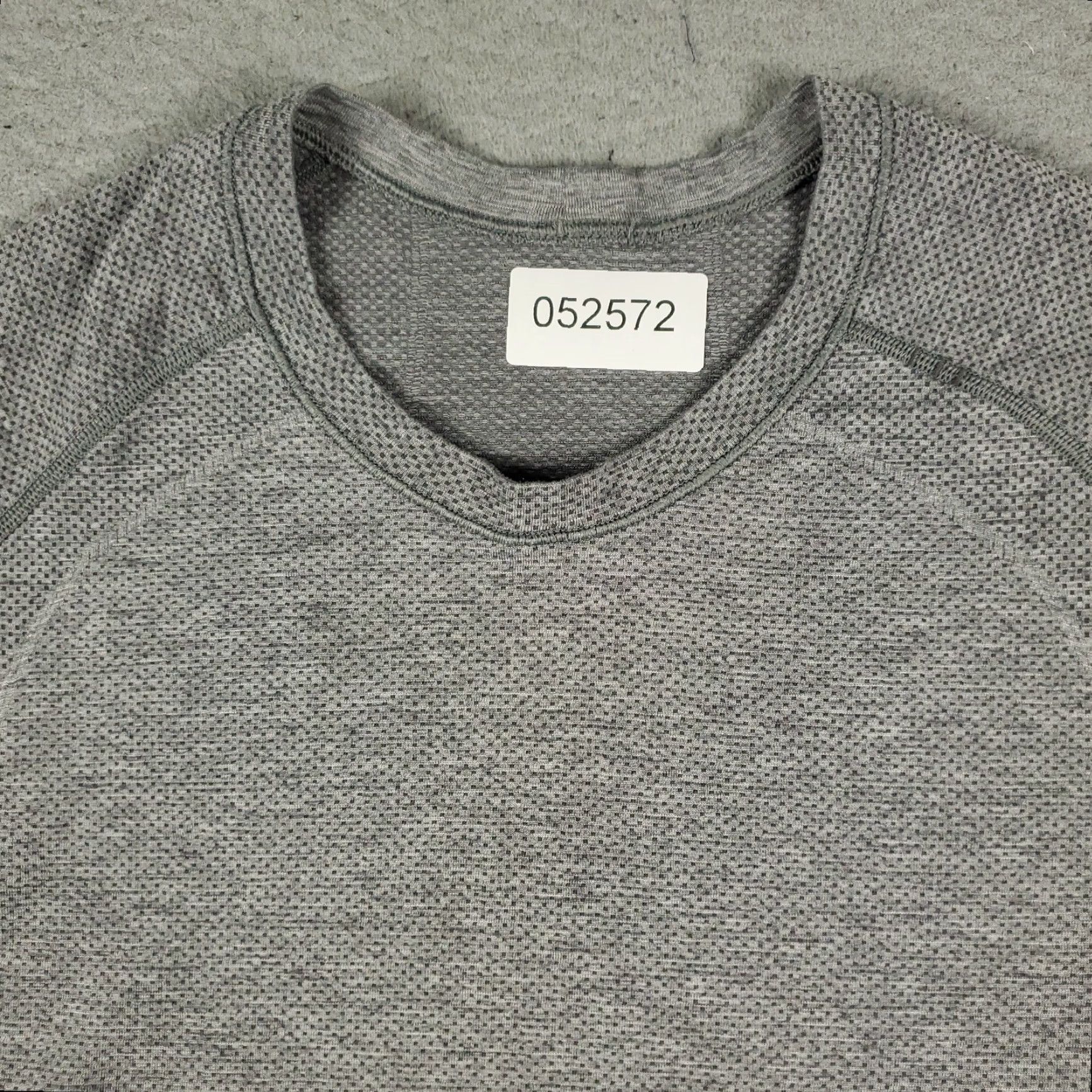Lululemon Lululemon Men's T-Shirt Size Small Gray Short Sleeve Activewear Size US S / EU 44-46 / 1 - 2 Thumbnail
