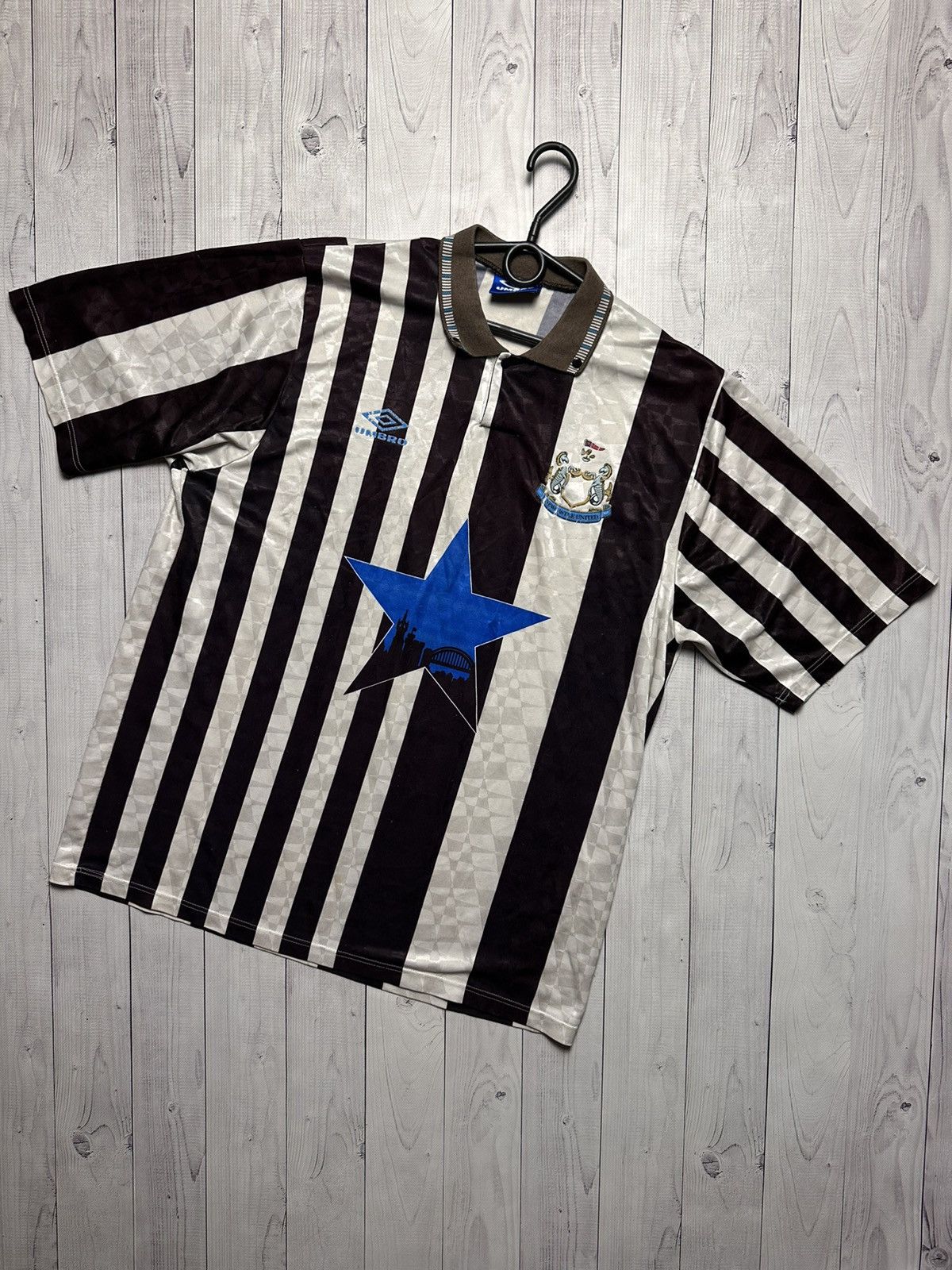 Umbro × Vintage Vintage New Castle United soccer jersey Umbro size XL logo Size US XL / EU 56 / 4 - 1 Thumbnail
