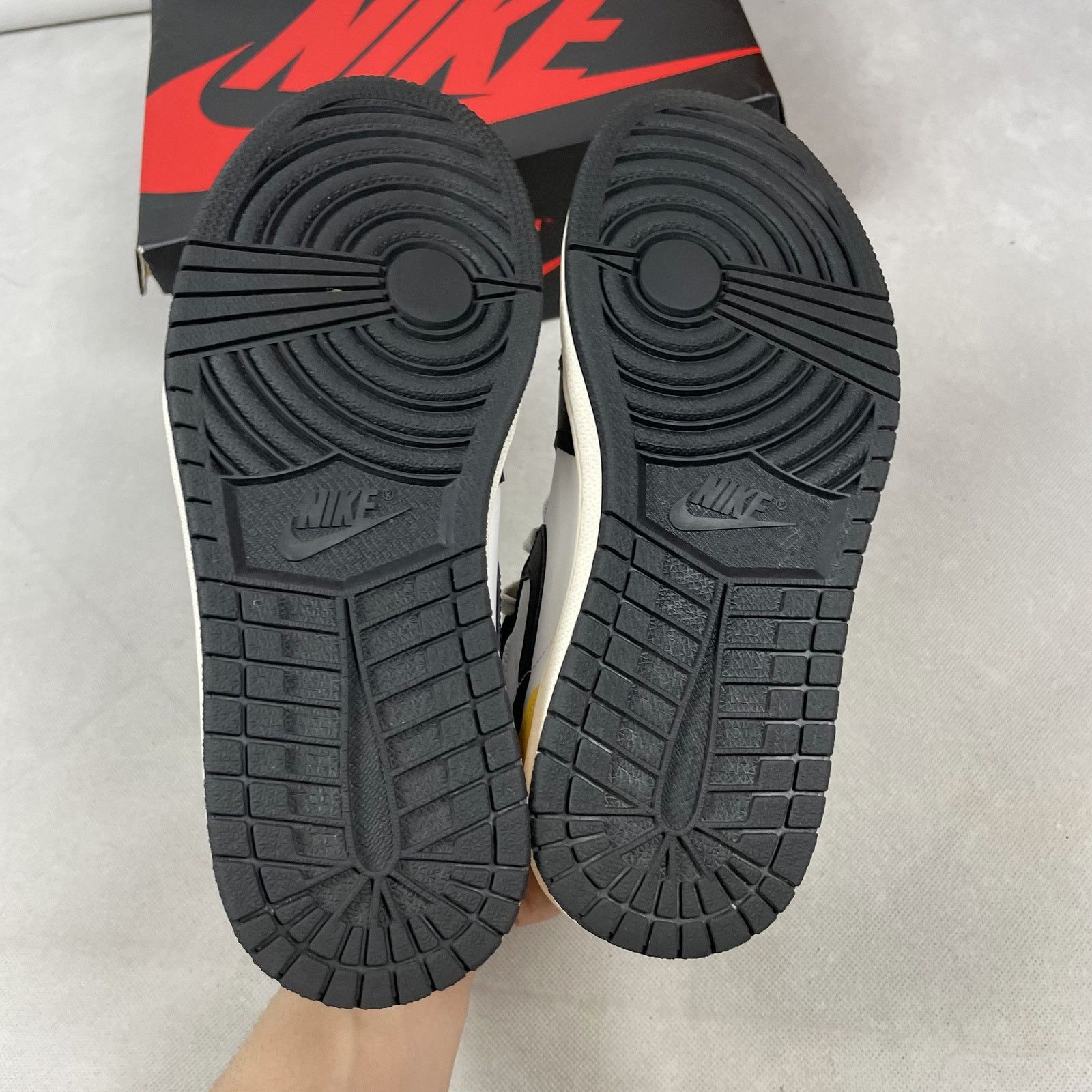 Jordan Brand × Nike Nike Air Jordan 1 High Shoes 7 Size US 7 / EU 40 - 10 Thumbnail
