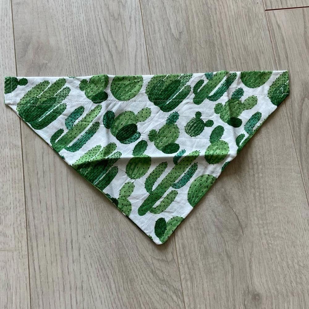 Designer 4 Wagging Tails White Cactus Dog Bandana Size ONE SIZE - 1 Thumbnail