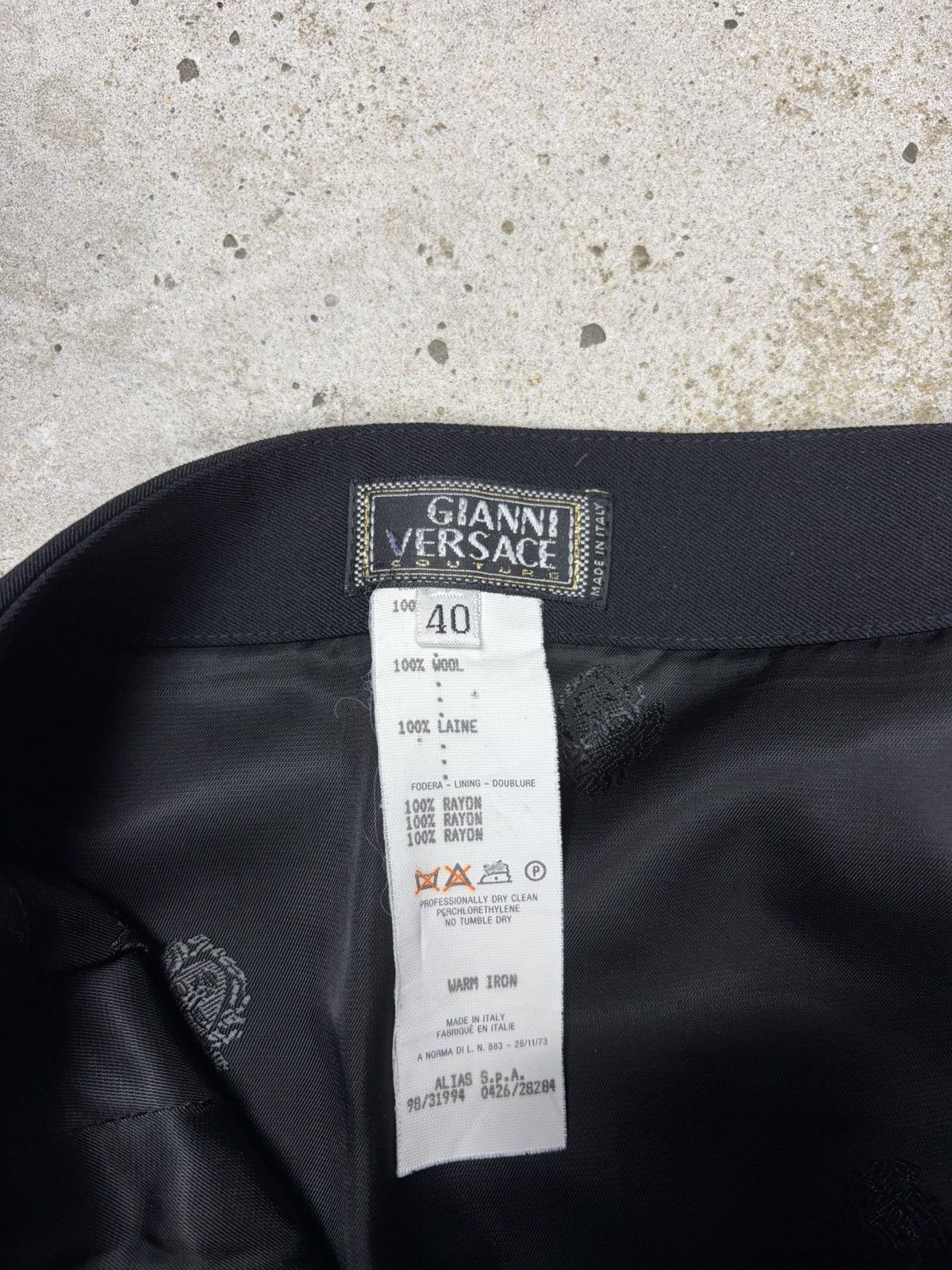 Versace Vintage 1990s Gianni Versace Wool Studs Medusa Logo Skirt Size 27" / US 4 / IT 40 - 8 Thumbnail